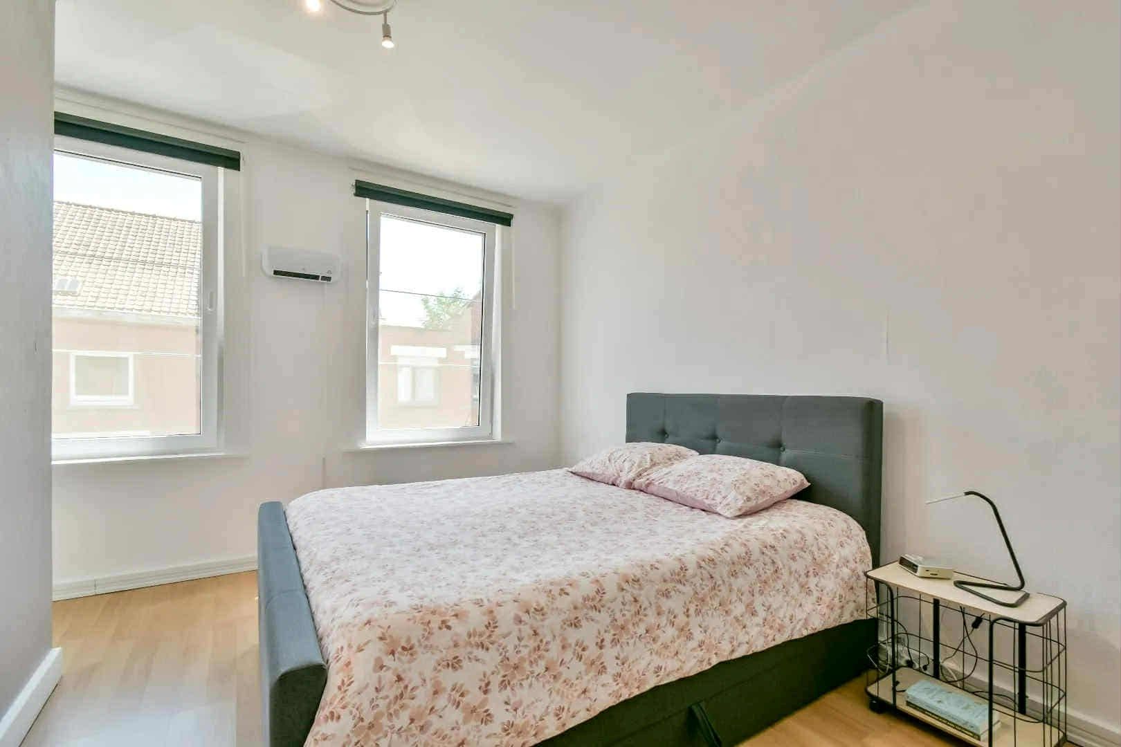 Gerenoveerde rijwoning met 3 slaapkamers en tuin te Roeselare foto 7