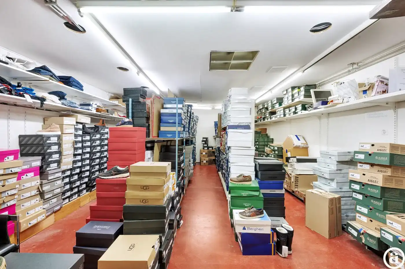 Winkel in het Zoute op de hoek van de Zeedijk met de Strandstraat [Knokke - Zoute]. foto 7