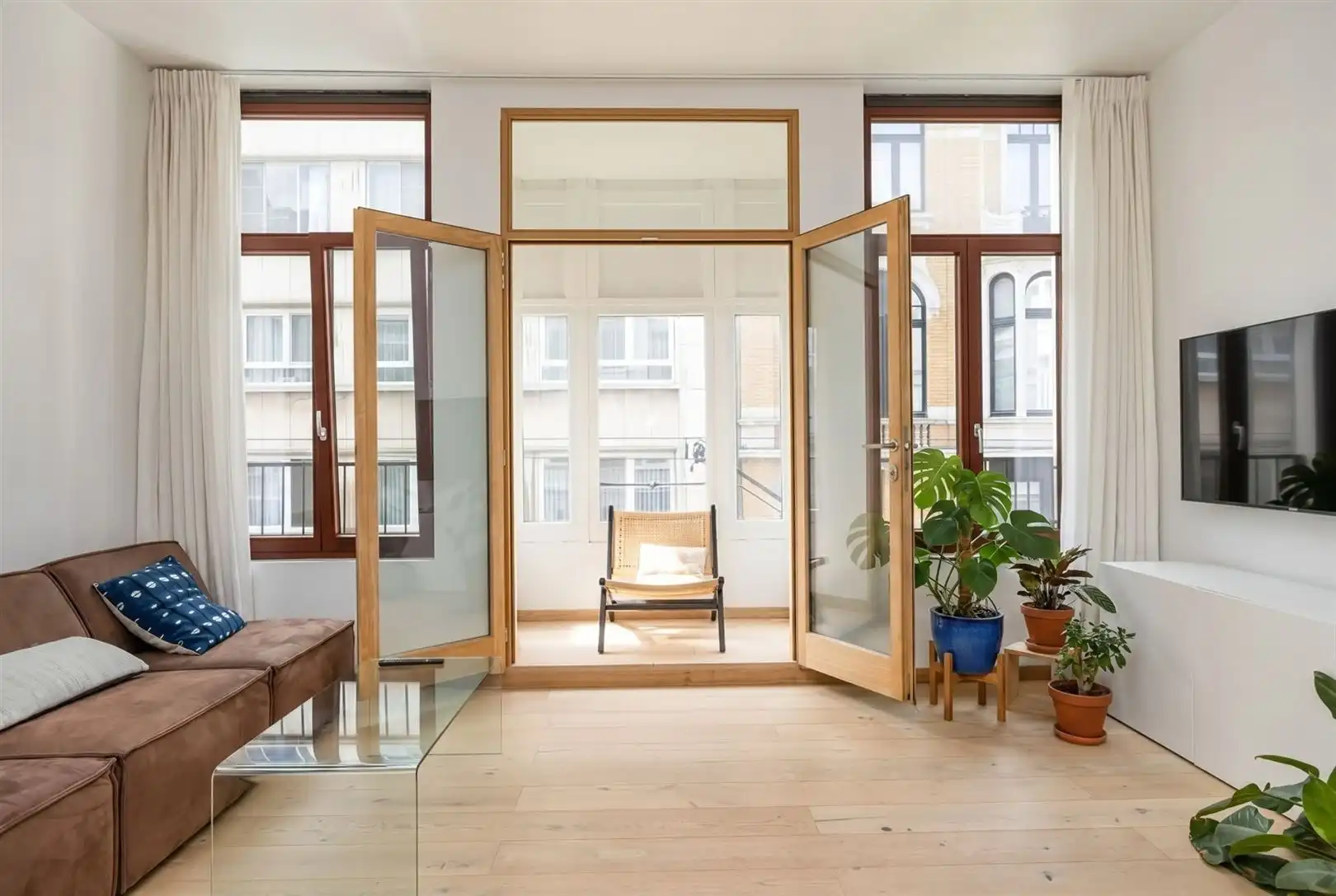 Bemeubeld of leeg appartement op top locatie met warmtepomp en airco foto 2