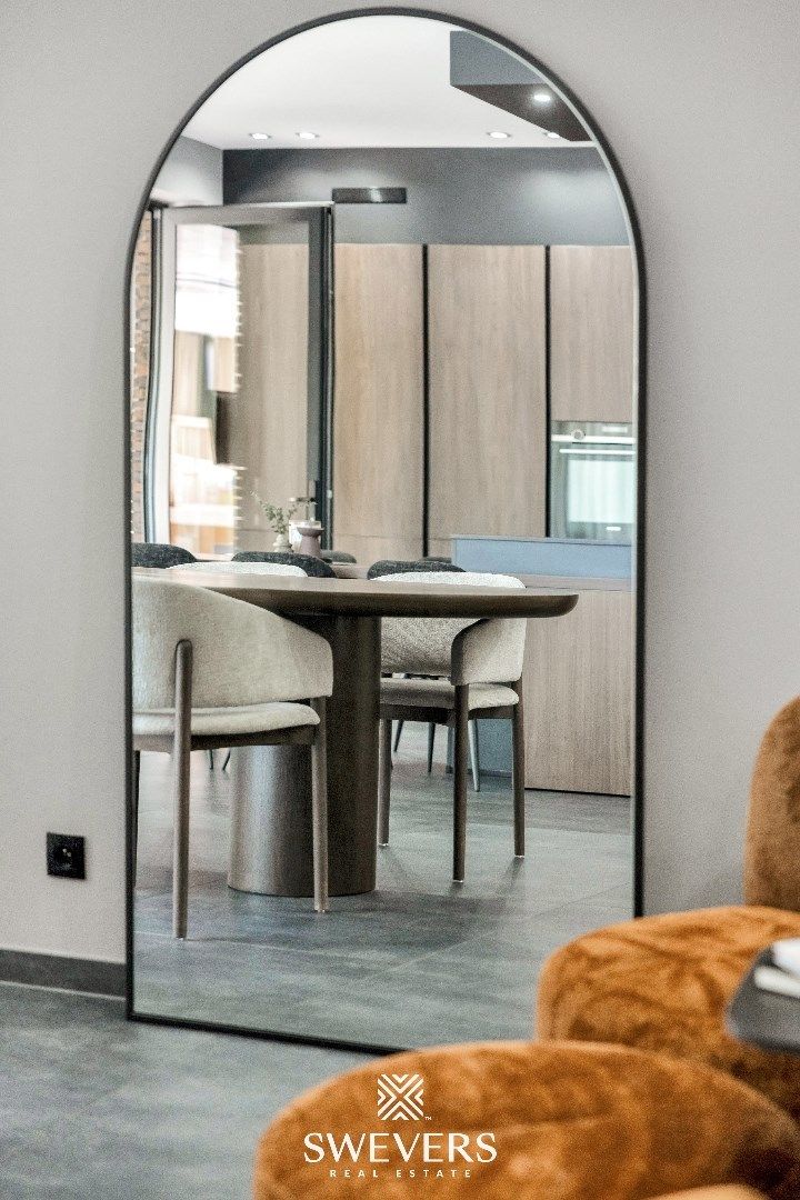 Stijlvol wonen op een ruim perceel met 4 slaapkamers en topafwerking foto 9