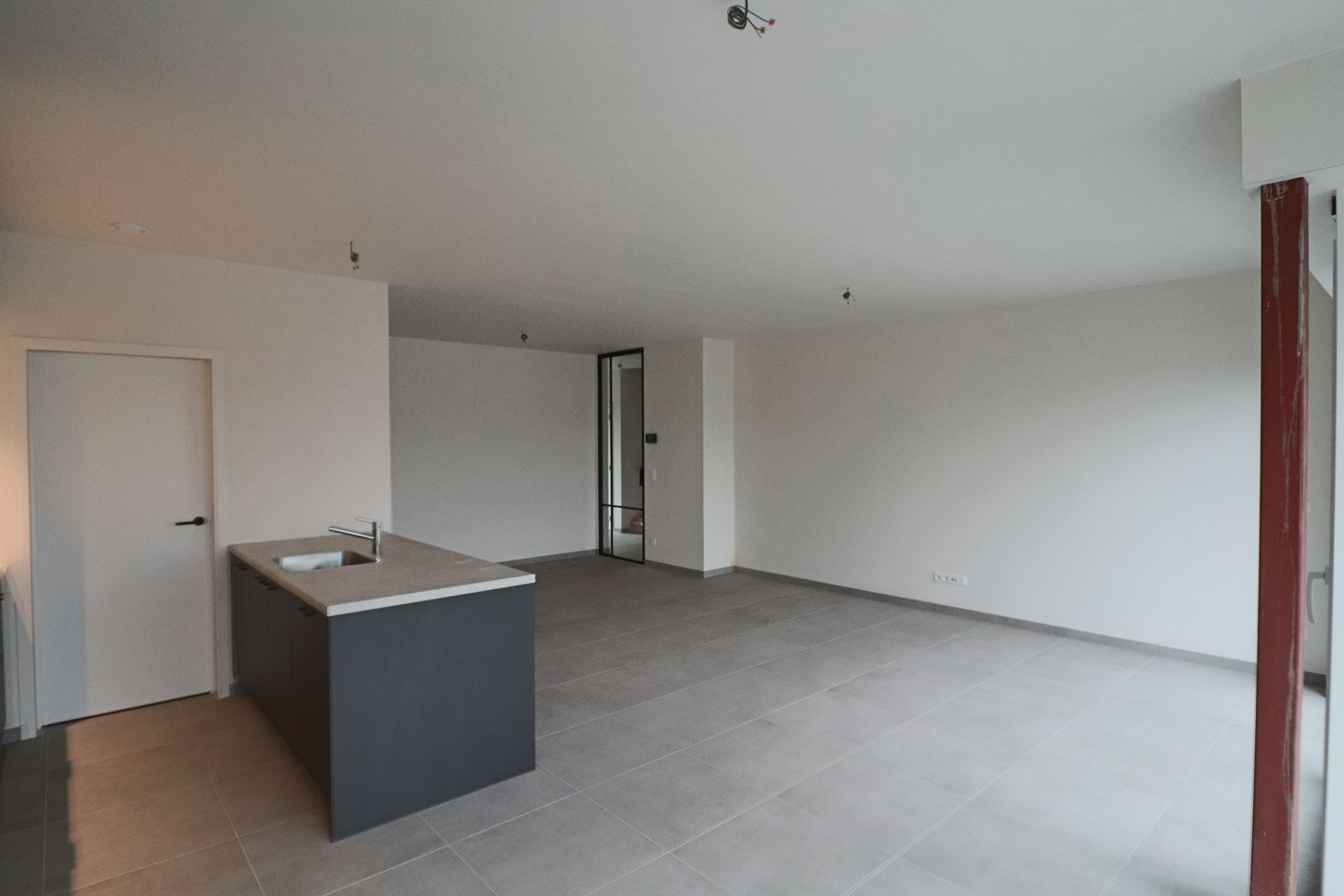 Woning met 4 slaapkamers en fietsenberging/carport op perceel van ca 327m² foto 7