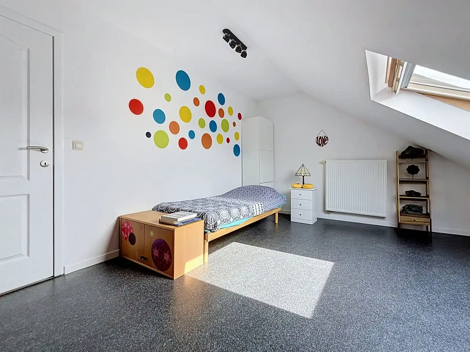 Instapklare stadwoning met koer, 2/3 slpks foto 25