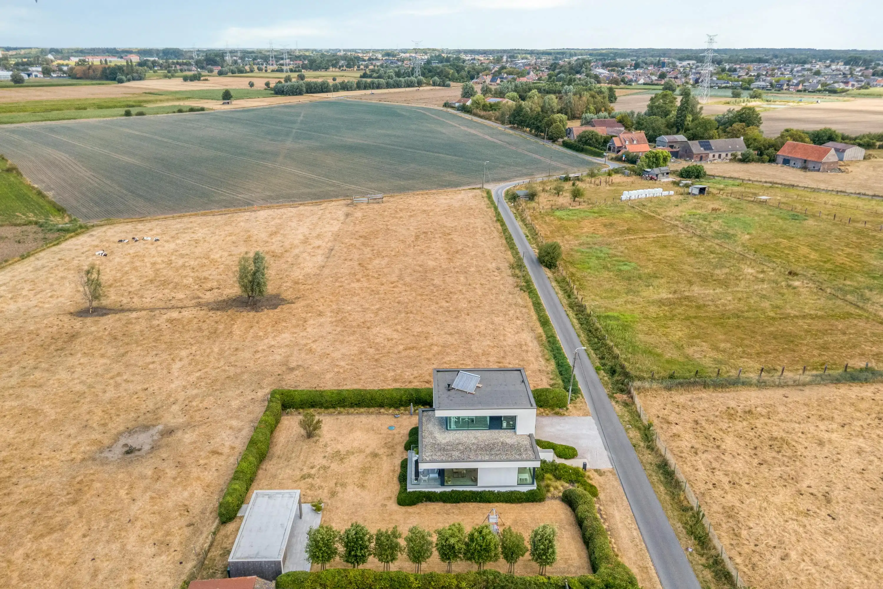 Hoogwaardig afgewerkte villa te koop op rustige locatie foto 19