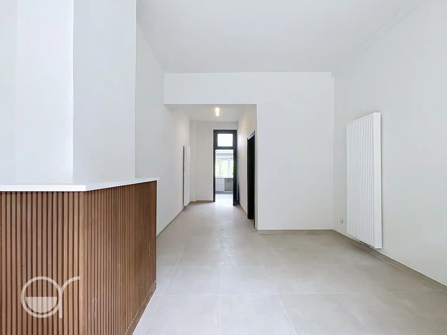 Opgefriste rijwoning met 2 slaapkamers en tuin foto {{pictureIndex}}