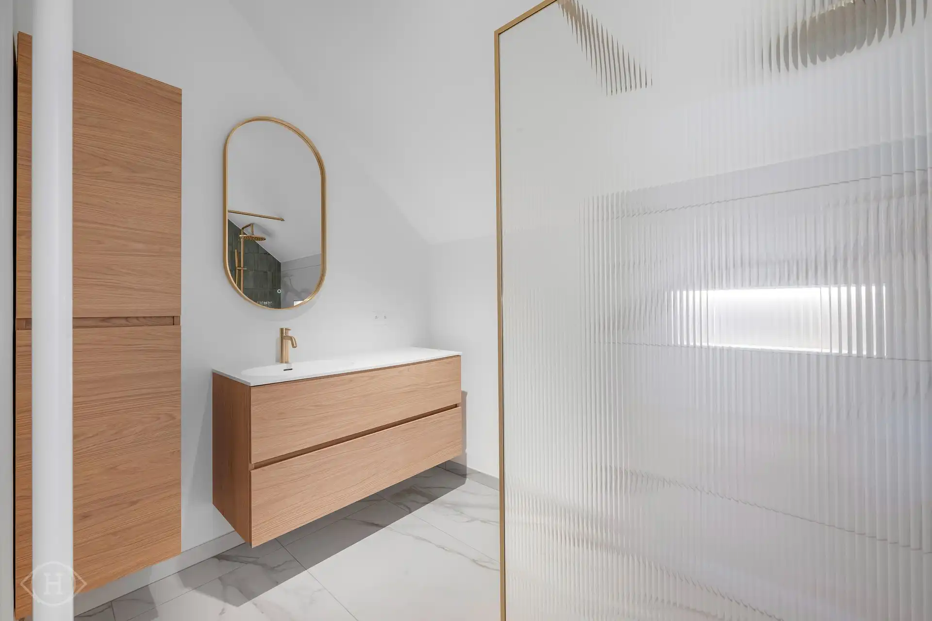 Luxe 3-slaapkamerappartement met ruim terras foto 18
