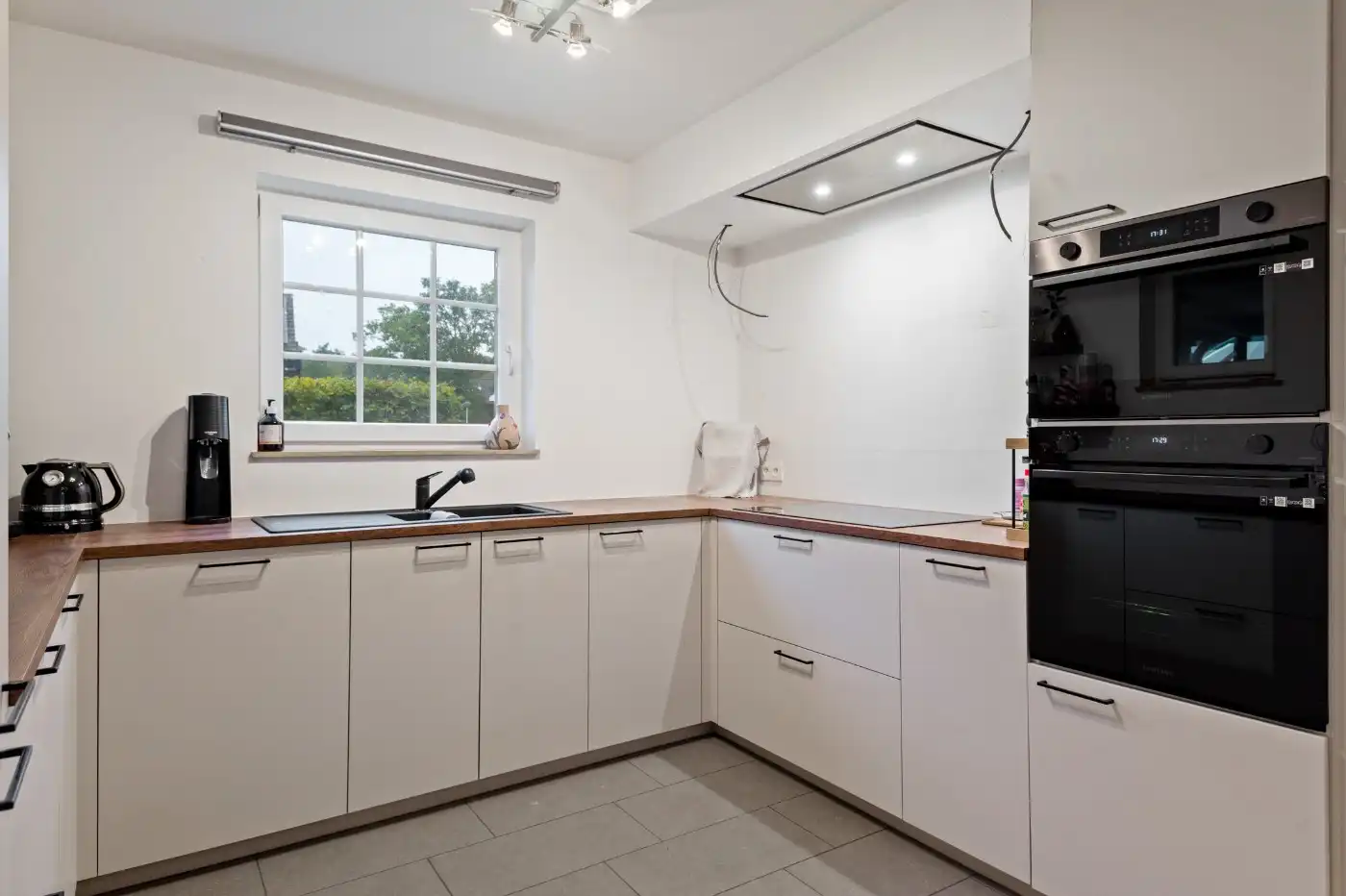 Instapklare, energiezuinige HOB met 4 slpk., carport en groene tuin foto 6