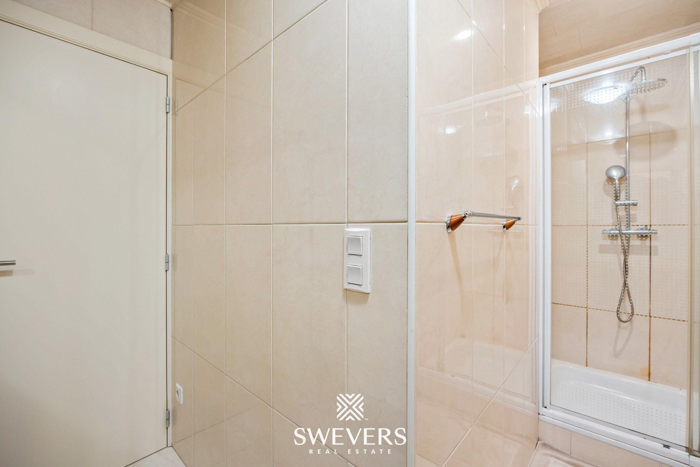 Hoogwaardig duplexappartement met zonnig terras op de bruisende Vennestraat in Genk  foto 15