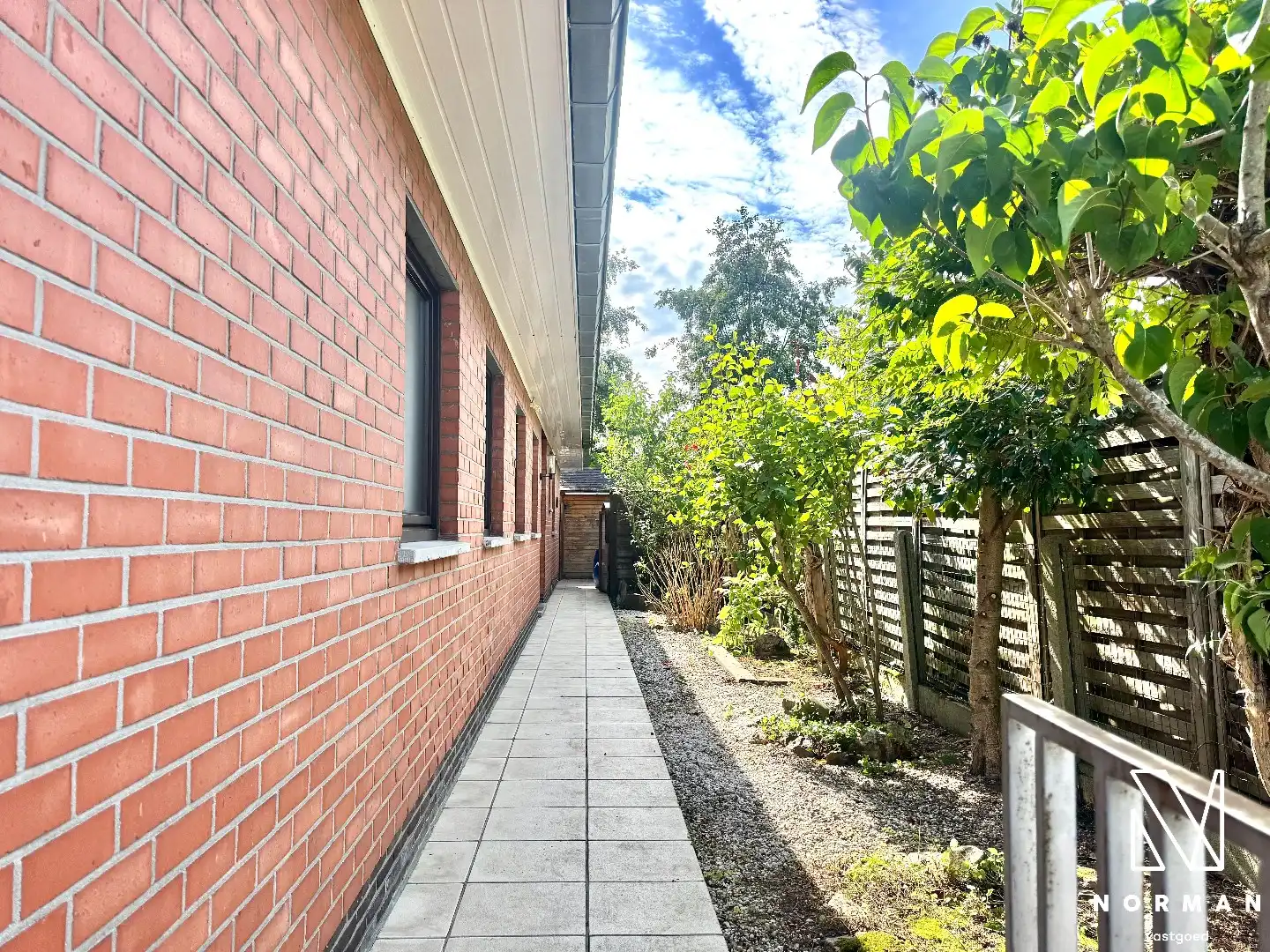 Alleenstaande bungalowwoning met 3 slaapkamers, tuin en garage te koop in rustige woonwijk te Kuurne! foto 5