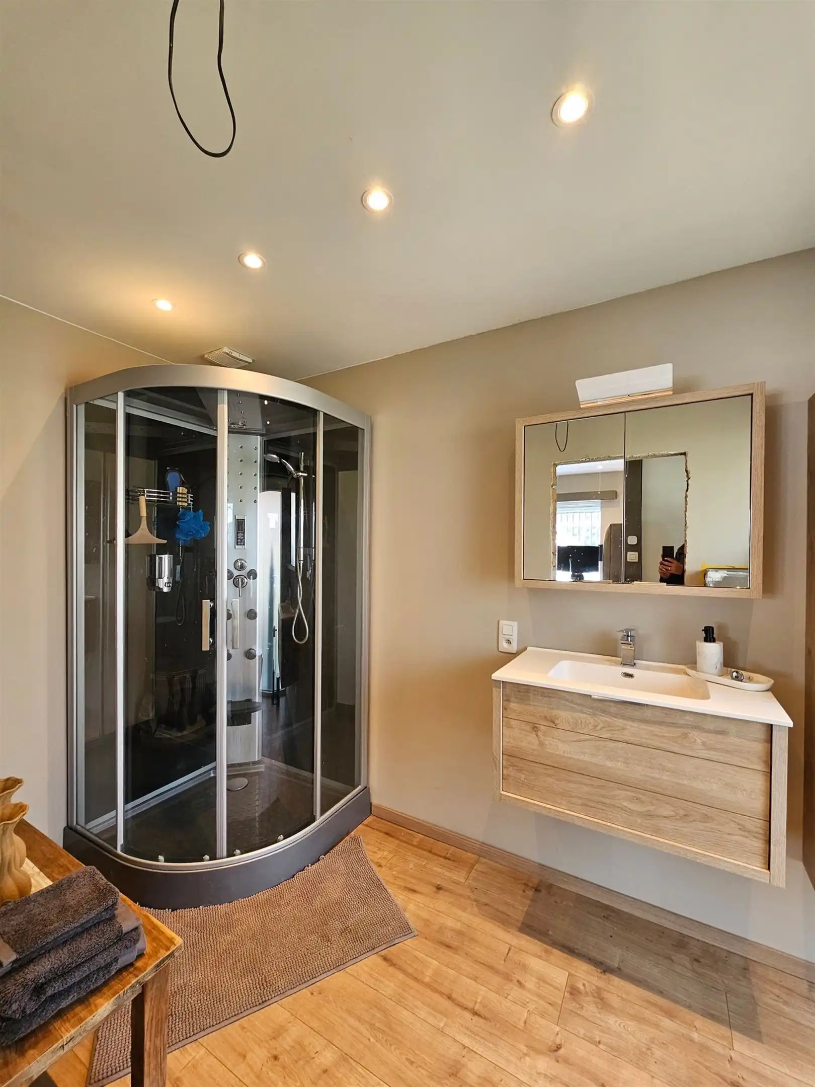 Gerenoveerde woning met 1 slaapkamer, grote tuin en garage foto 9