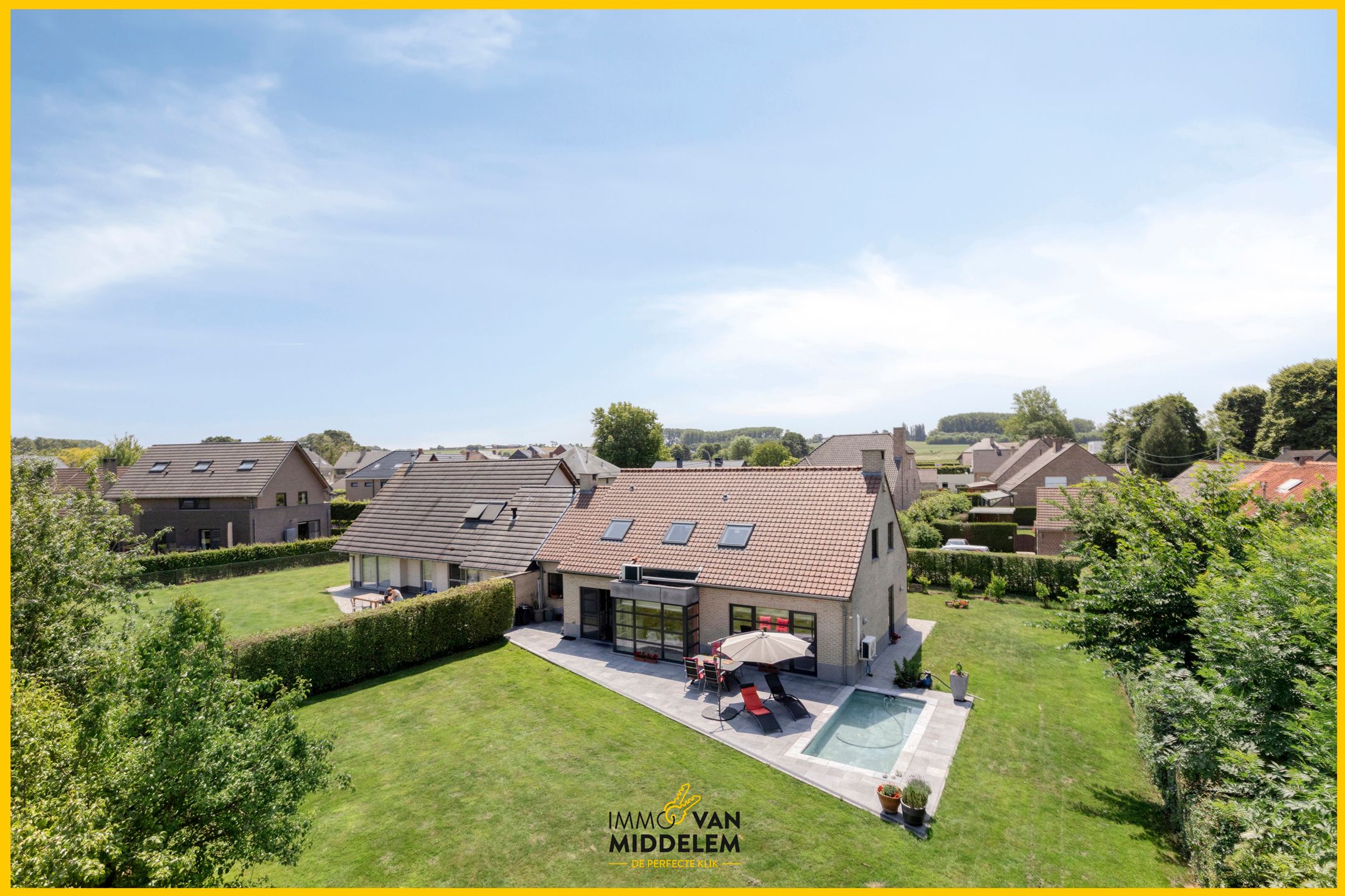 INSTAPKLARE WONING MET 4 KAMERS, ZWEMBAD, GARAGE EN TUIN foto 3