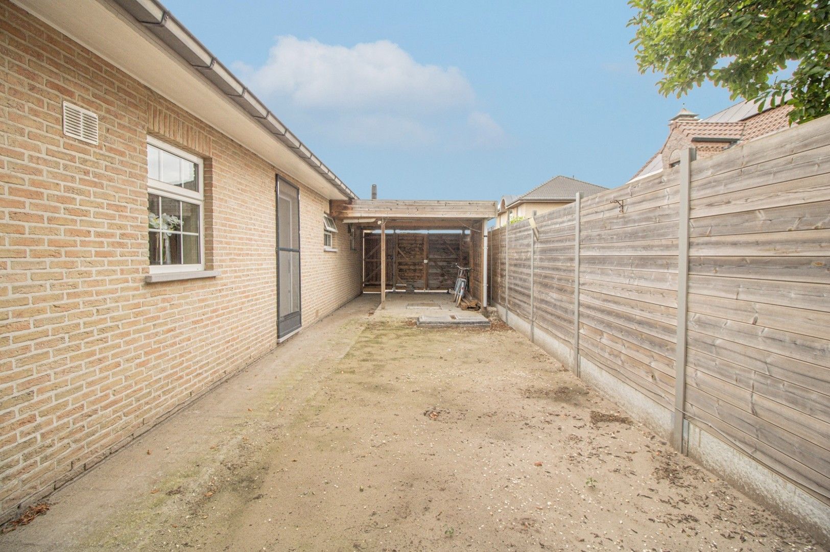 Vrijstaande, instapklare woning in een rustige woonwijk foto 18