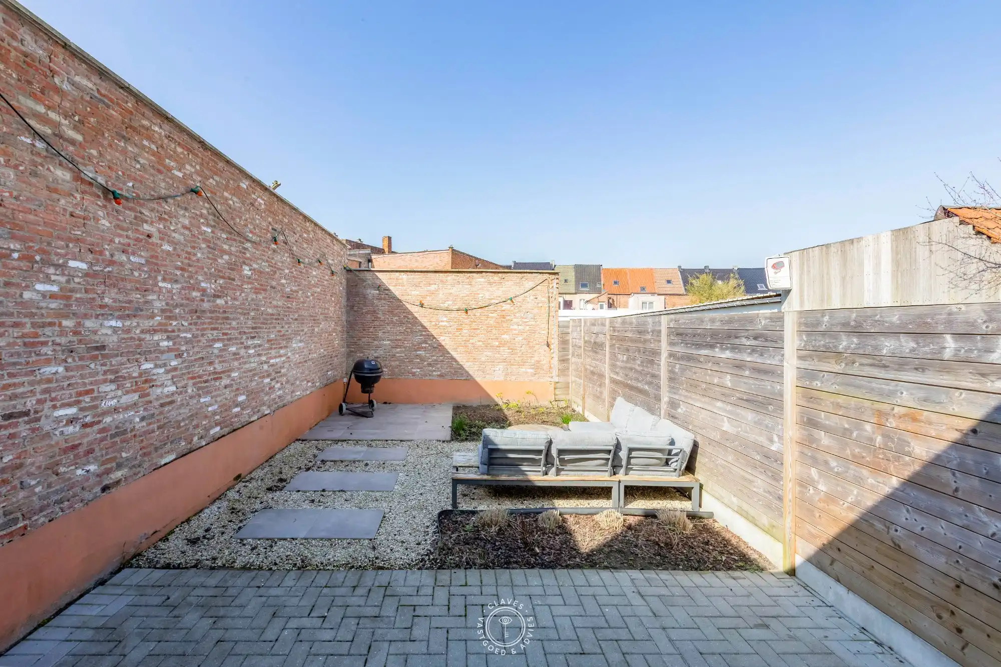 Zeer interessant en recent appartement met tuintje foto 3