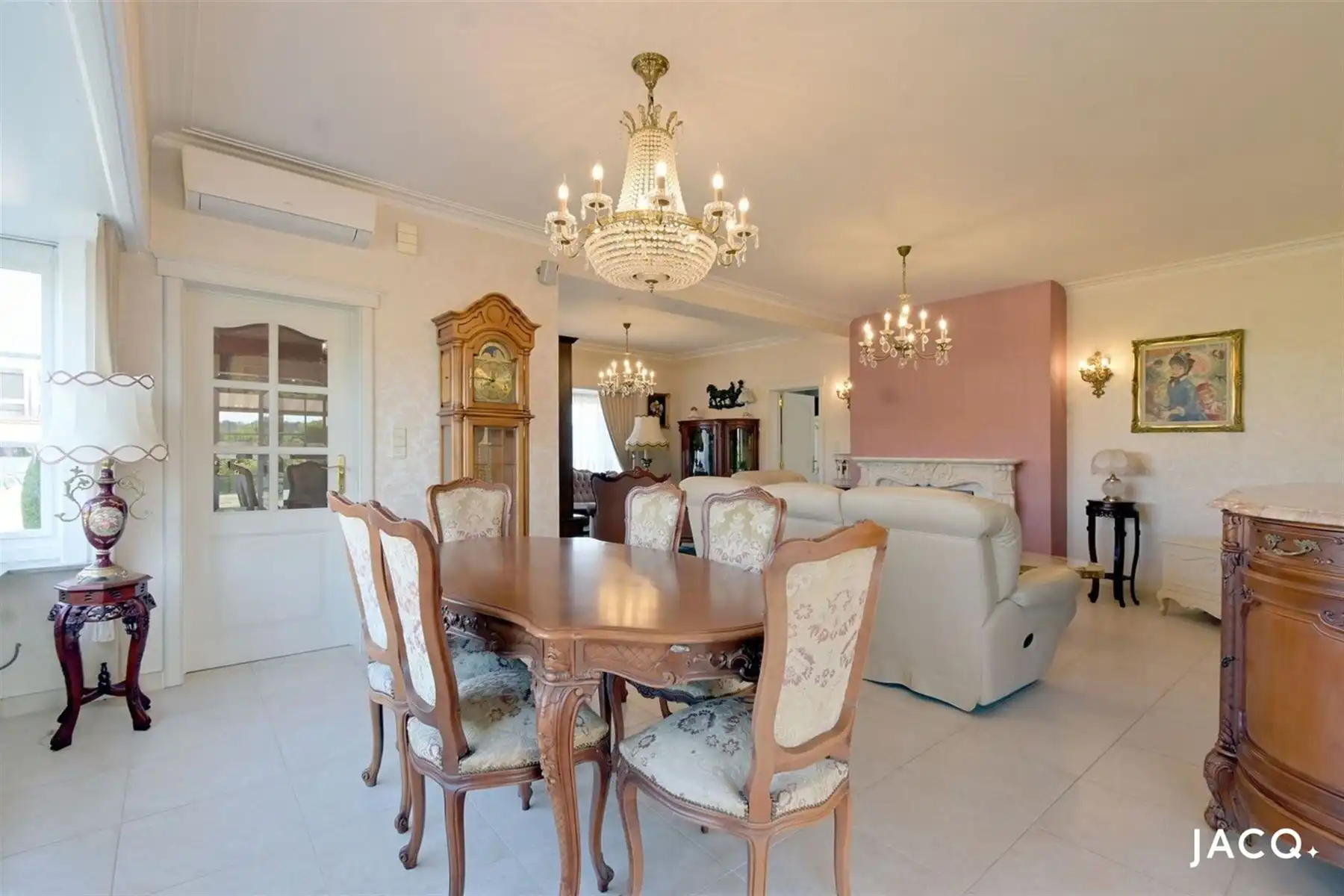 Ruime villa met 4slpk's op een prachtig perceel van 1203m²! foto 3