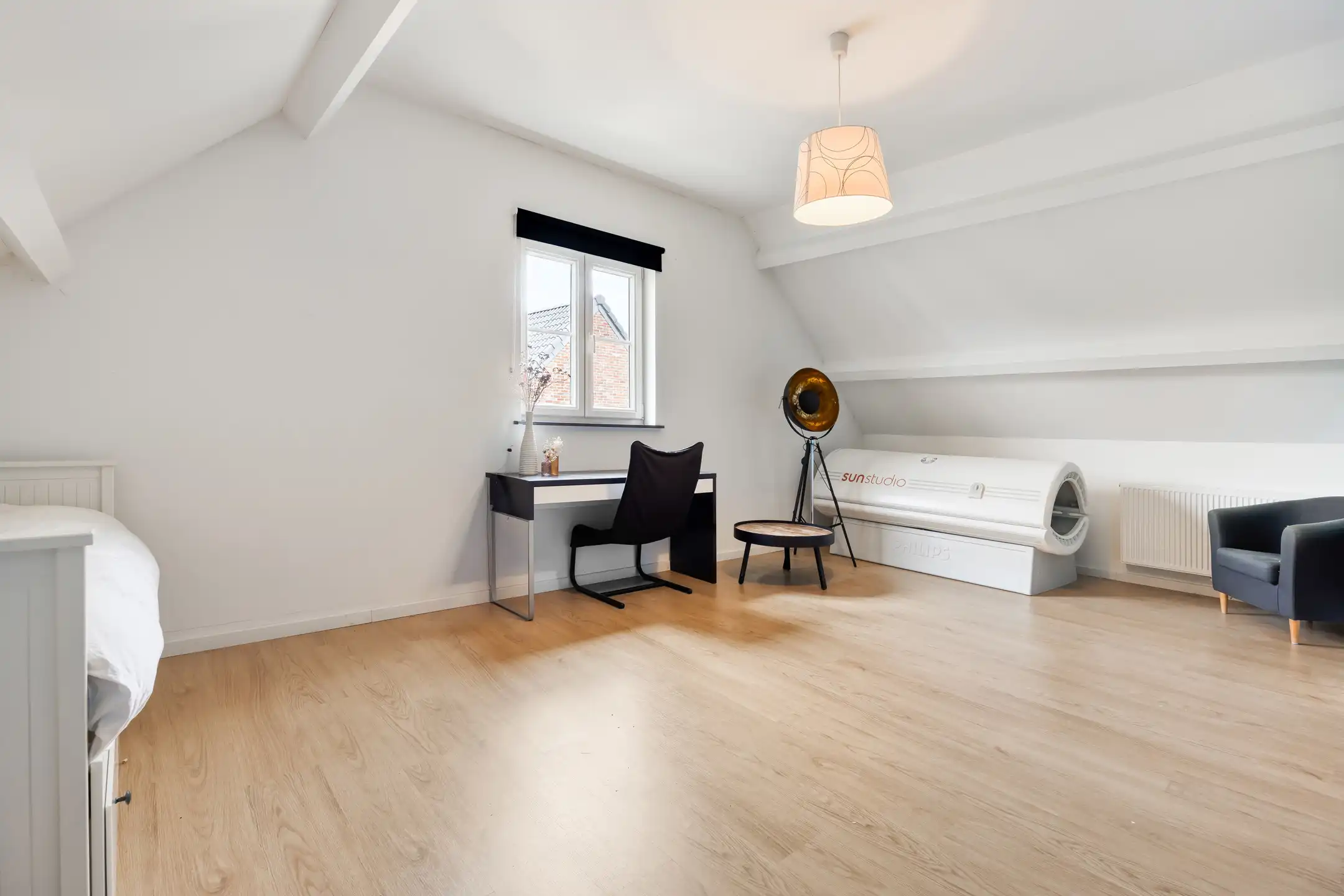 Rustig gelegen villa met prachtige tuin en zwemvijver foto 24