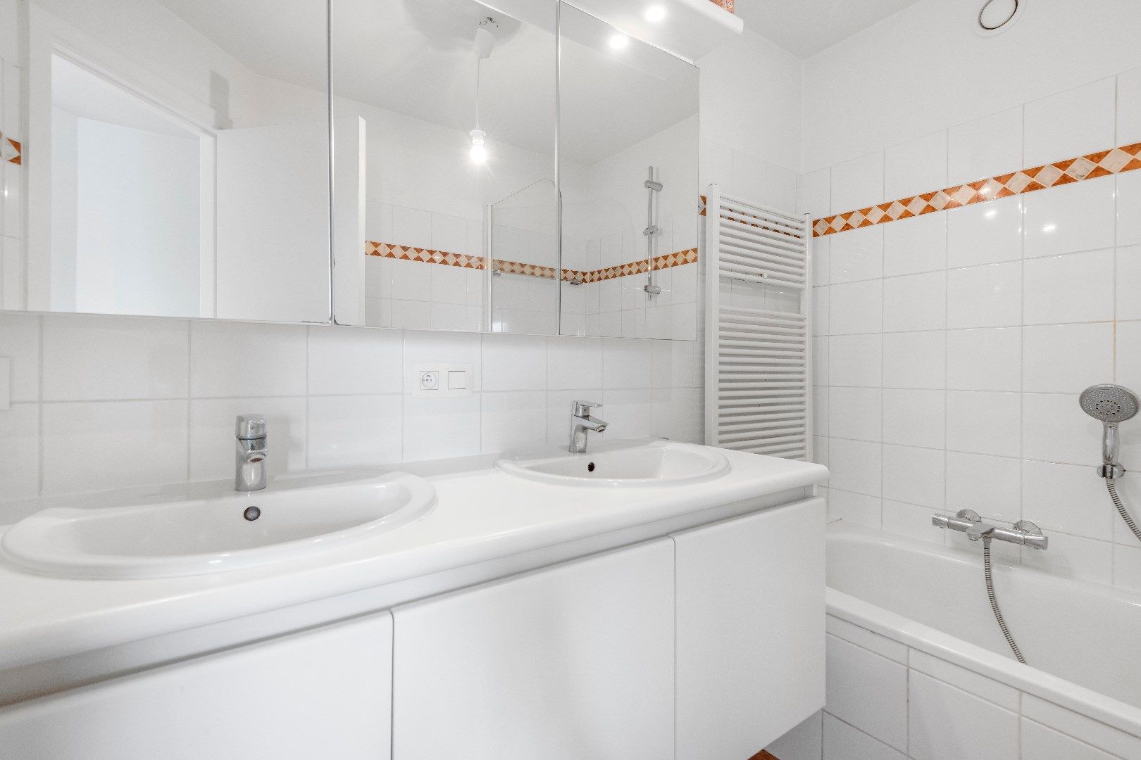 Duplex dakappartement met drie slaapkamers en zonnige terrassen gelegen vlakbij in de Dumortierlaan. foto 16