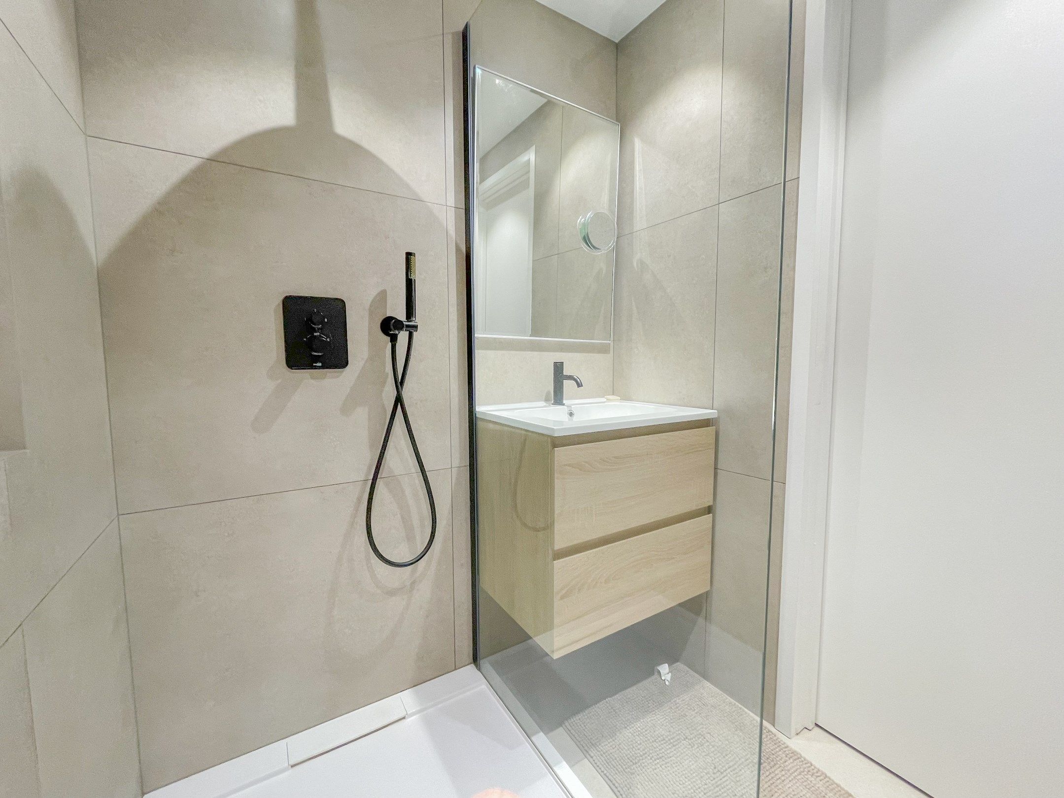 Stijlvol gerenoveerd appartement gelegen op een boogscheut van de zee. foto 14