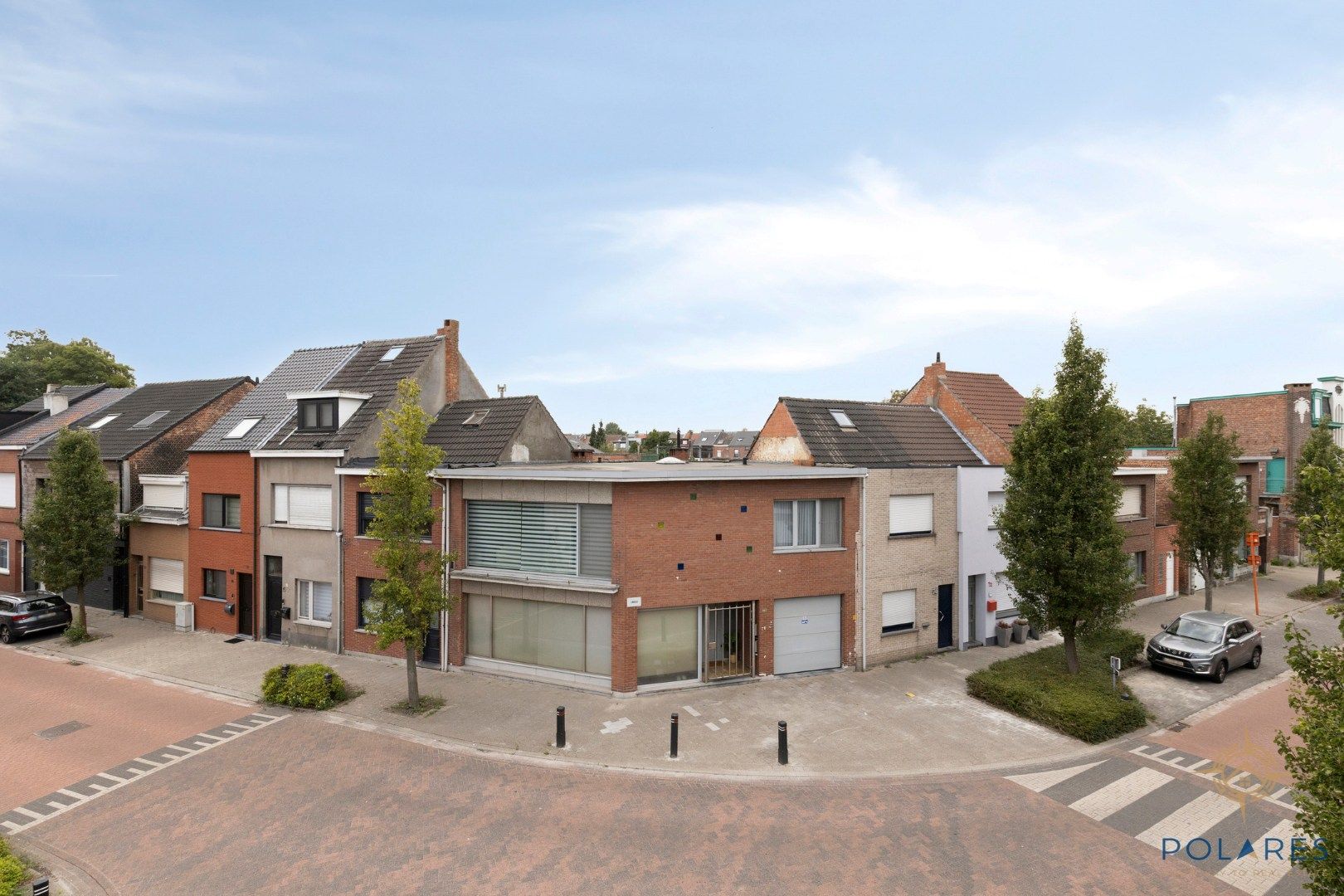 Goed onderhouden opbrengsteigendom met 2 appartementen en garage. foto 2