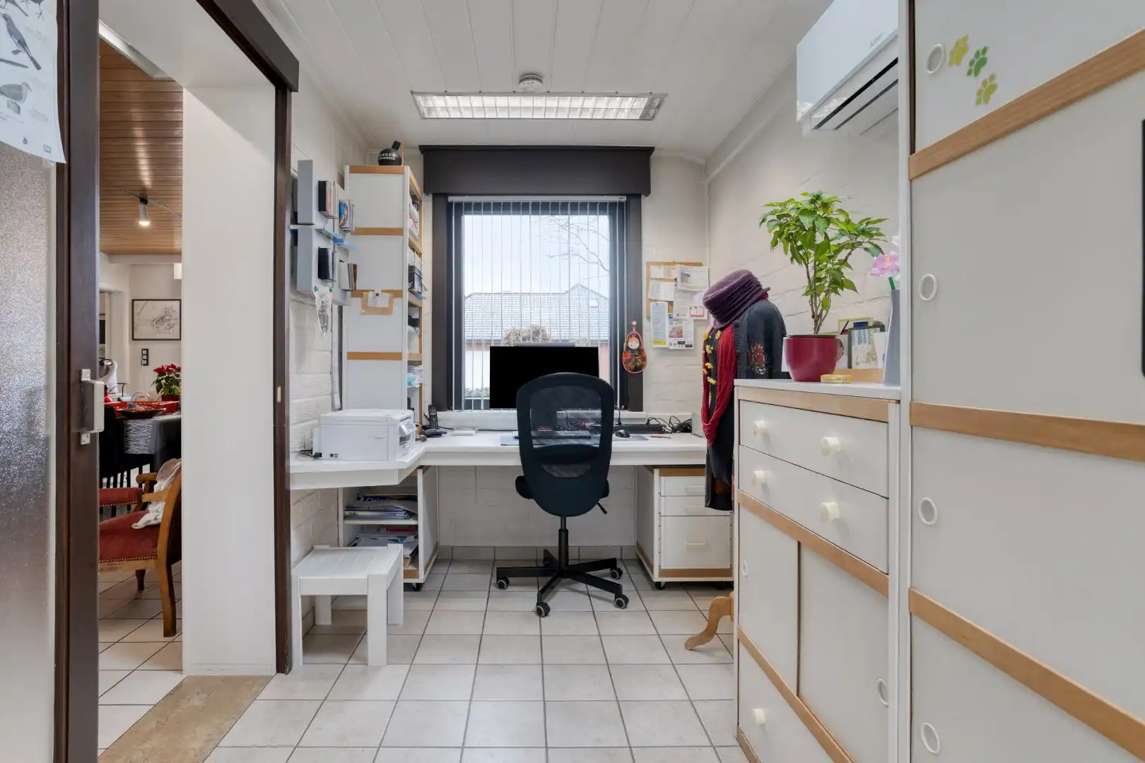 Open bebouwing met mooie tuin en 2 garages op topligging! foto 10