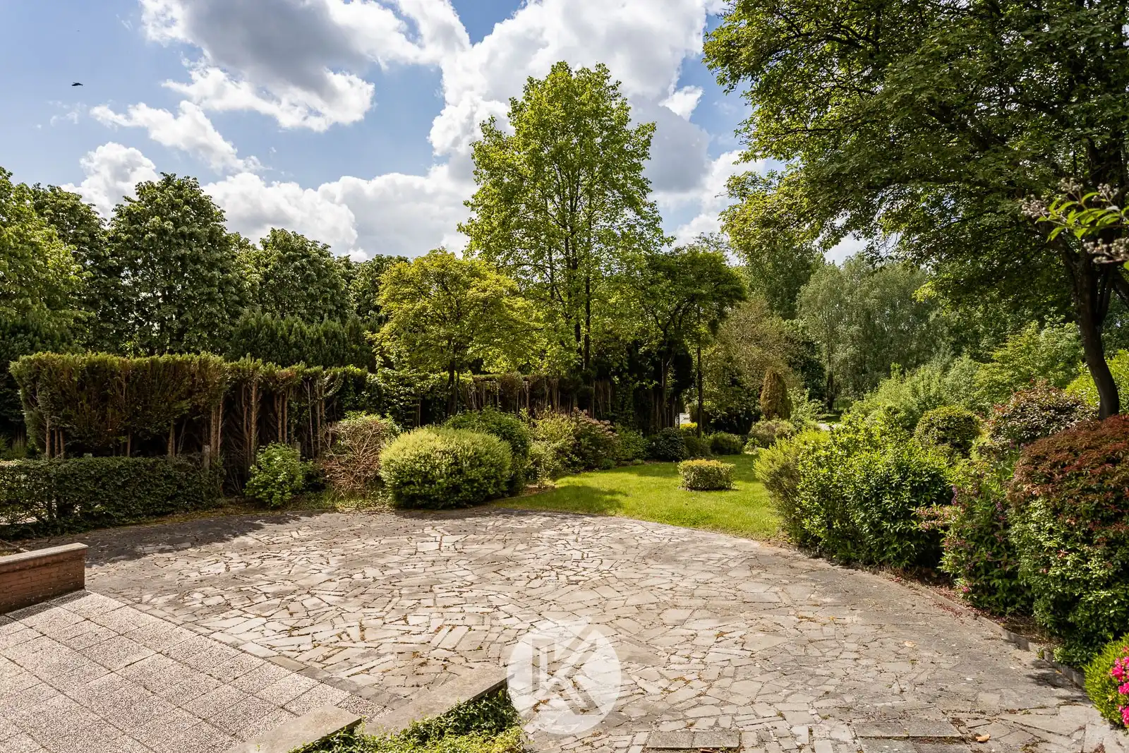 Ruime gezinswoning met prachtige tuin foto 25