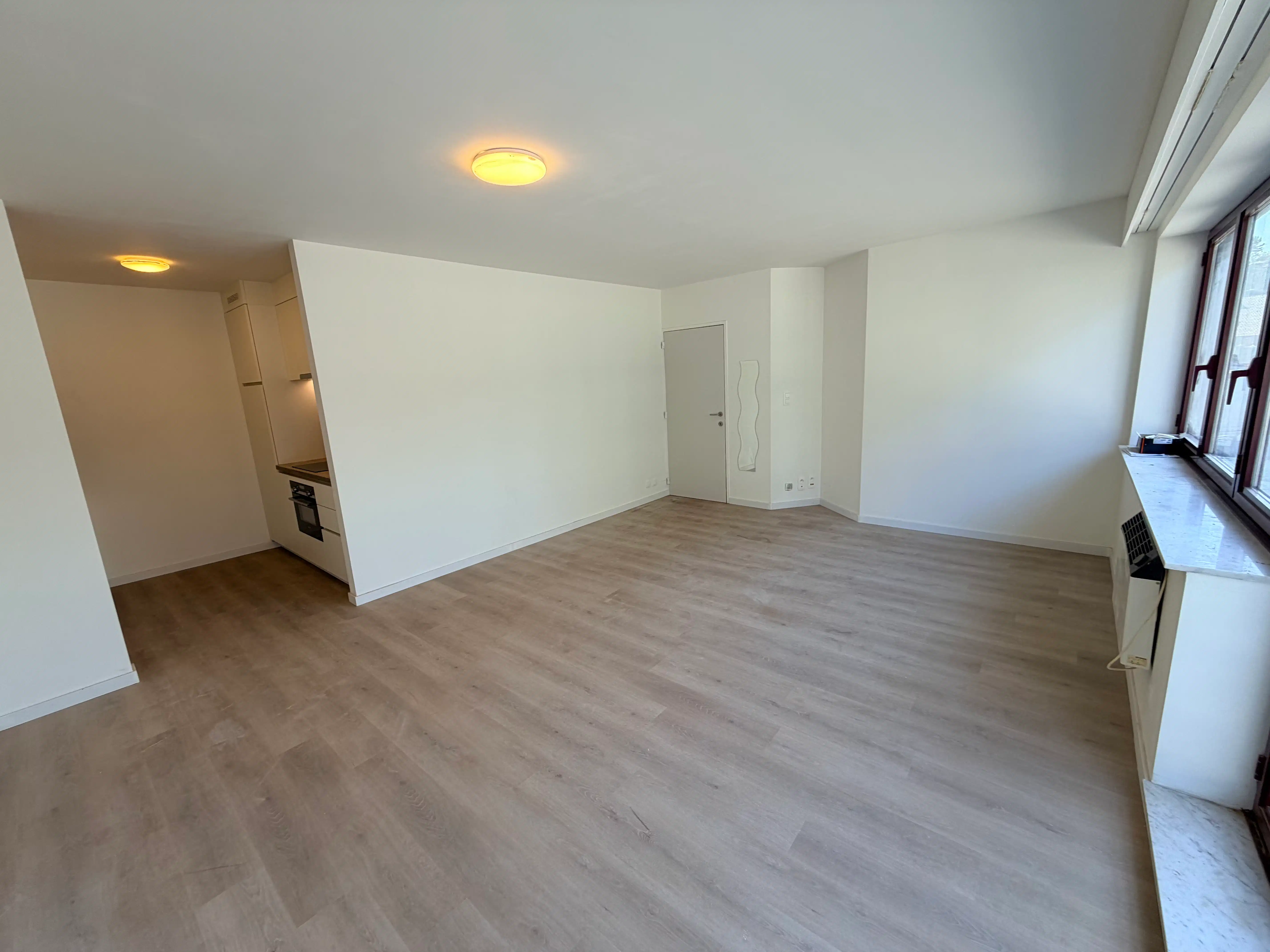 --- NIEUW --- Mooi gerenoveerd, gelijkvloers gelegen appartement. foto 4