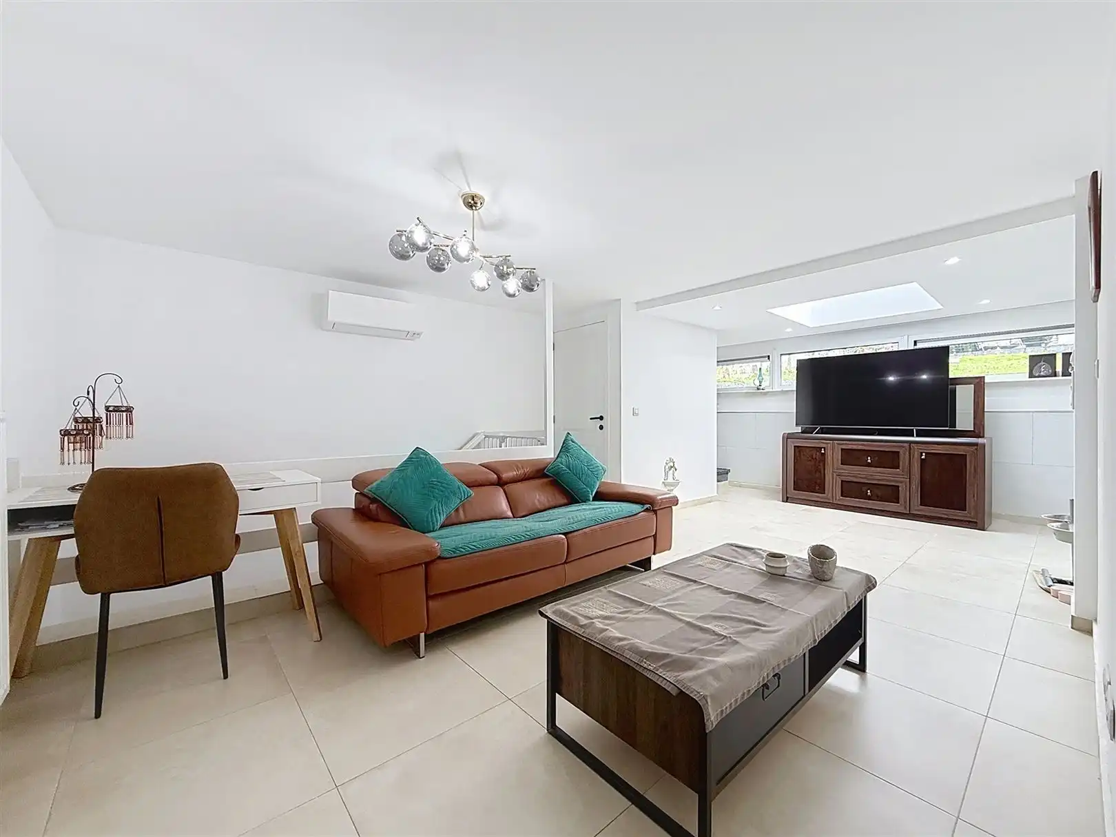 Ruime gerenoveerde woning, 5 slpks, 2 bdks, tuin, 11a 11ca  foto 17