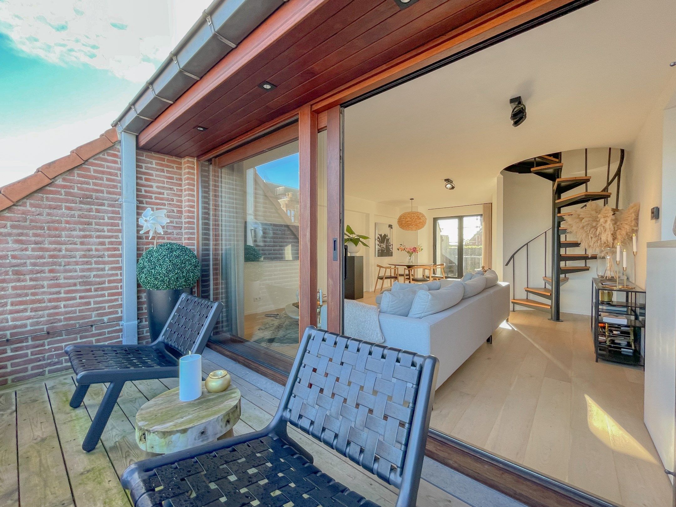 EXCLUSIEF TE KOOP: Lichtrijk appartement met twee ruime terrassen en een prachtig open zicht gelegen in een kleinschalige residentie. foto 4
