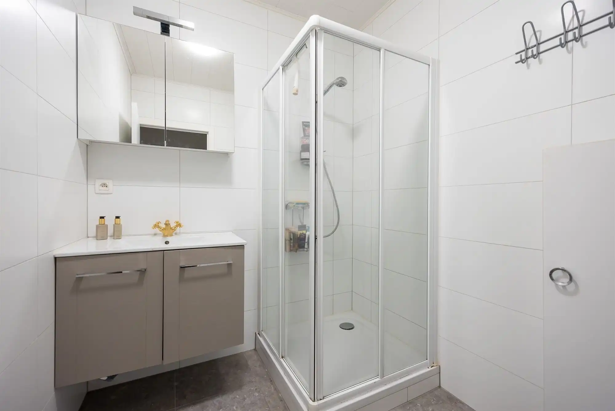 Gelijkvloersappartement met 2 slaapkamers en garagebox foto 14