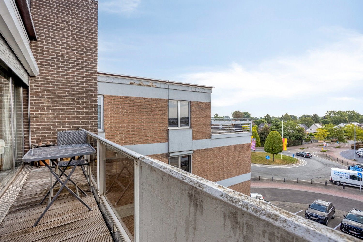 Ruim appartement met 3 slaapkamers en 3 terrassen op de bovenste verdieping in hartje Rekem ! foto 17