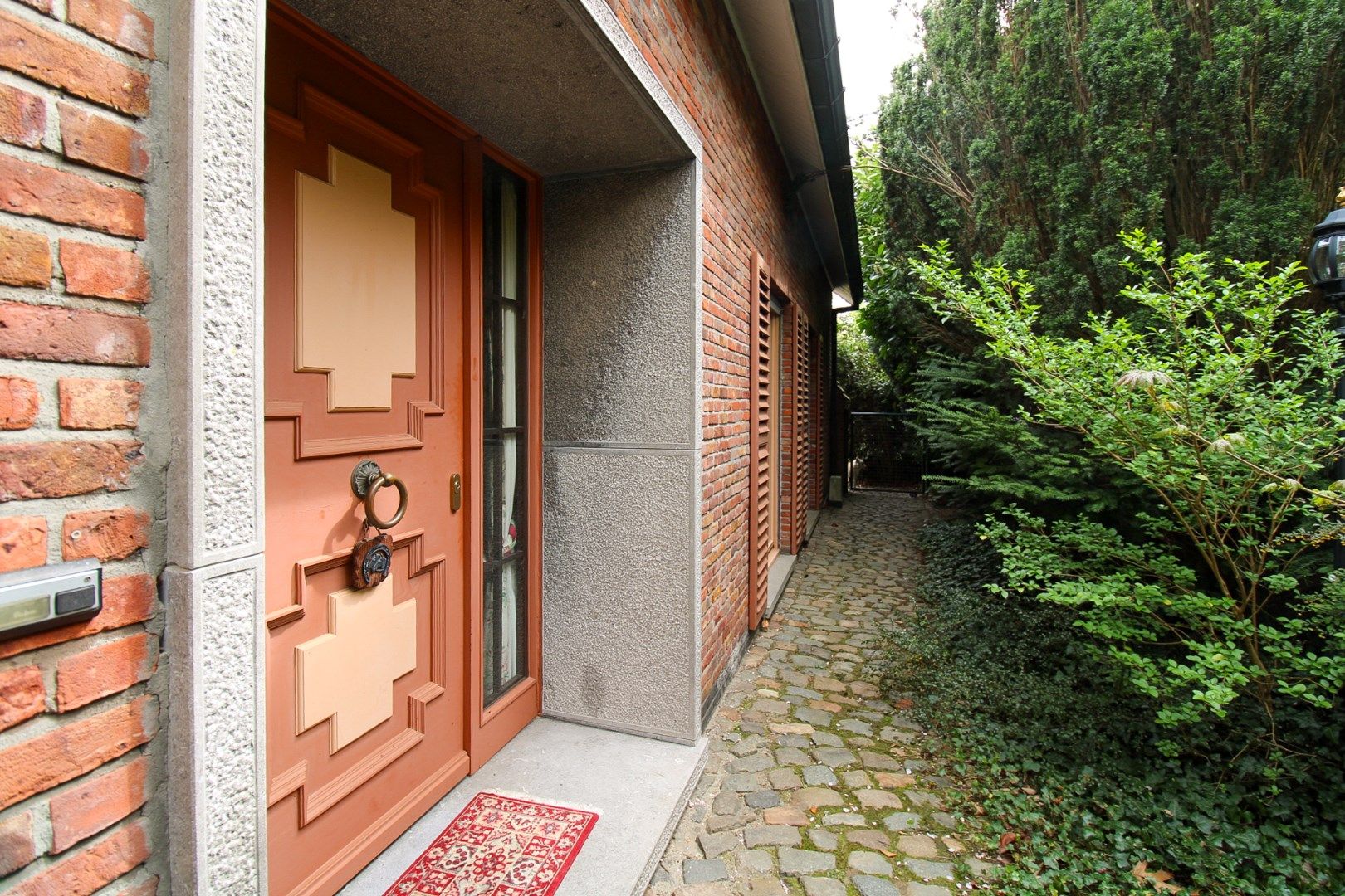 Luxe, ruimte en ontspanning onder één dak – exclusieve villa met zwembad en tennisveld te koop in Beveren! foto 4