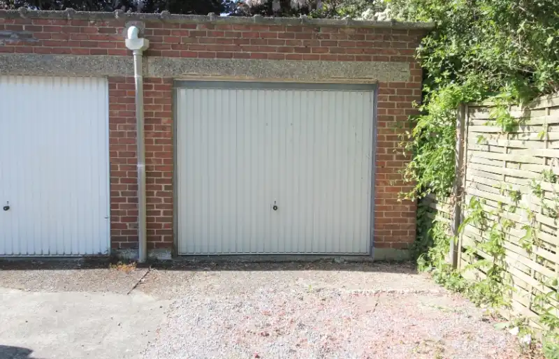 Ideale garage te koop in Sint-Amandsberg - Perfecte oplossing voor uw parkeermogelijkheden! foto 4
