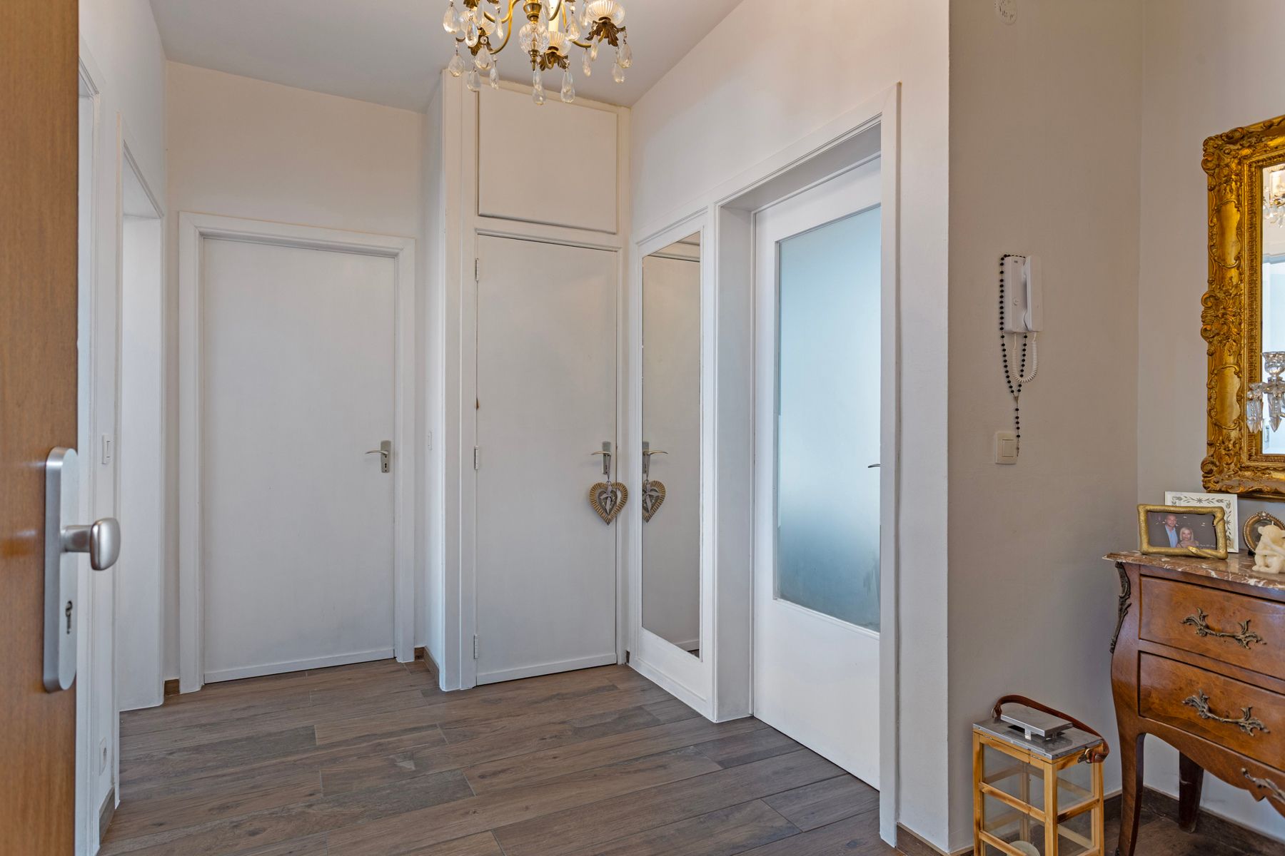 Instapklaar appartement met ruime garage en ingerichte kelderruimte te koop! foto 2
