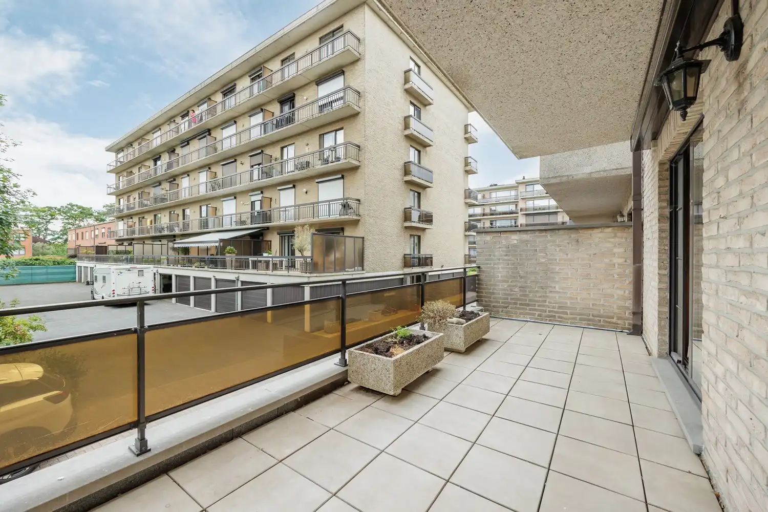 Verzorgd appartement met dubbel terras en zonnig zicht op groen in Beveren-Waas foto 17