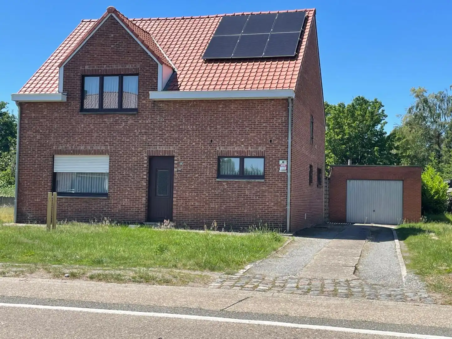 Vrijstaande woning met potentieel op ruim breed (30m) perceel – Regio Mol (Millegem / Achterbos) foto 2
