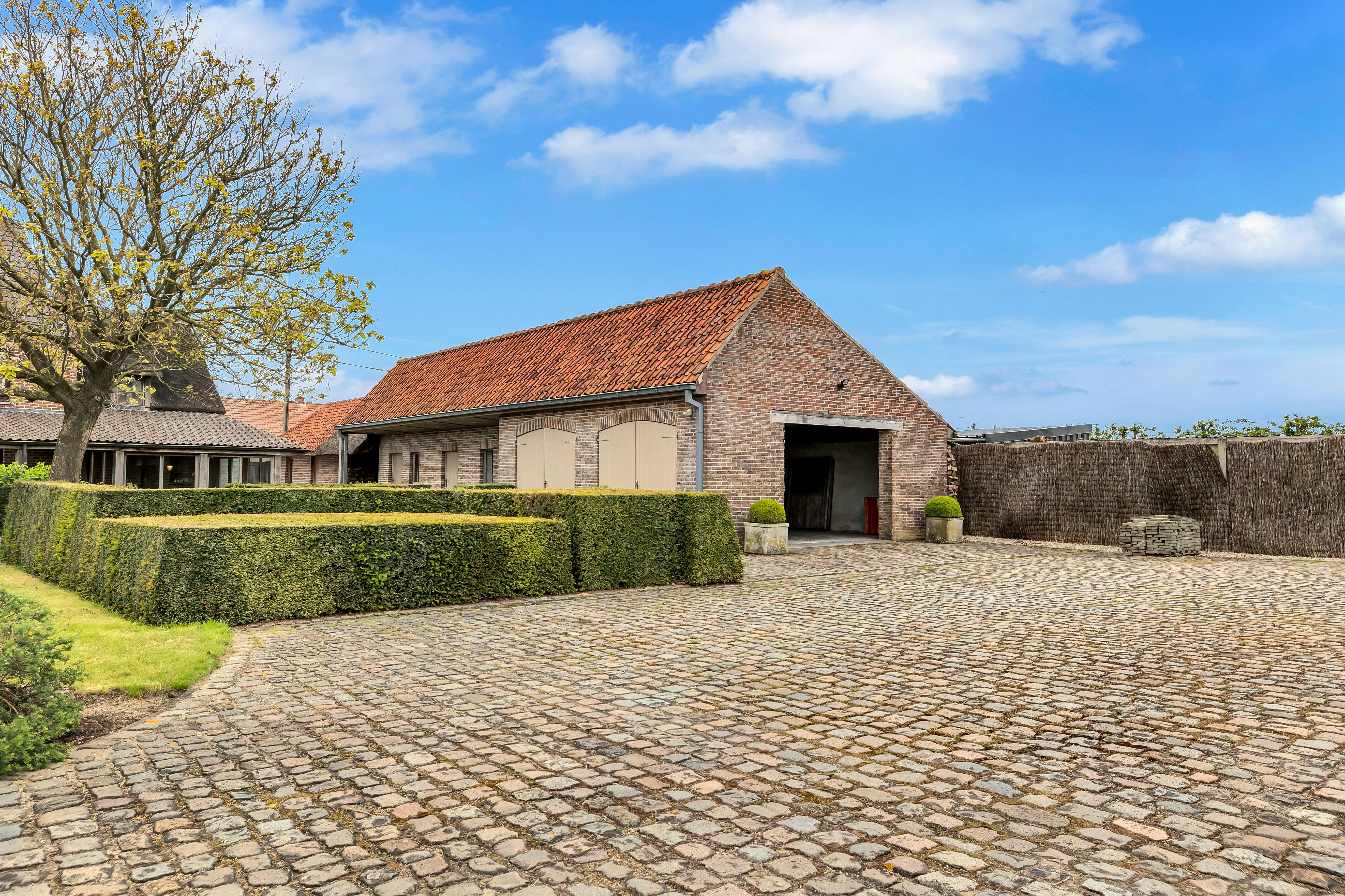 Gerenoveerde, prestigieuze villa te koop in Aartrijke  foto 15