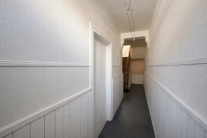 Rijwoning met diepe zonnige tuin in Ingelmunster foto 2