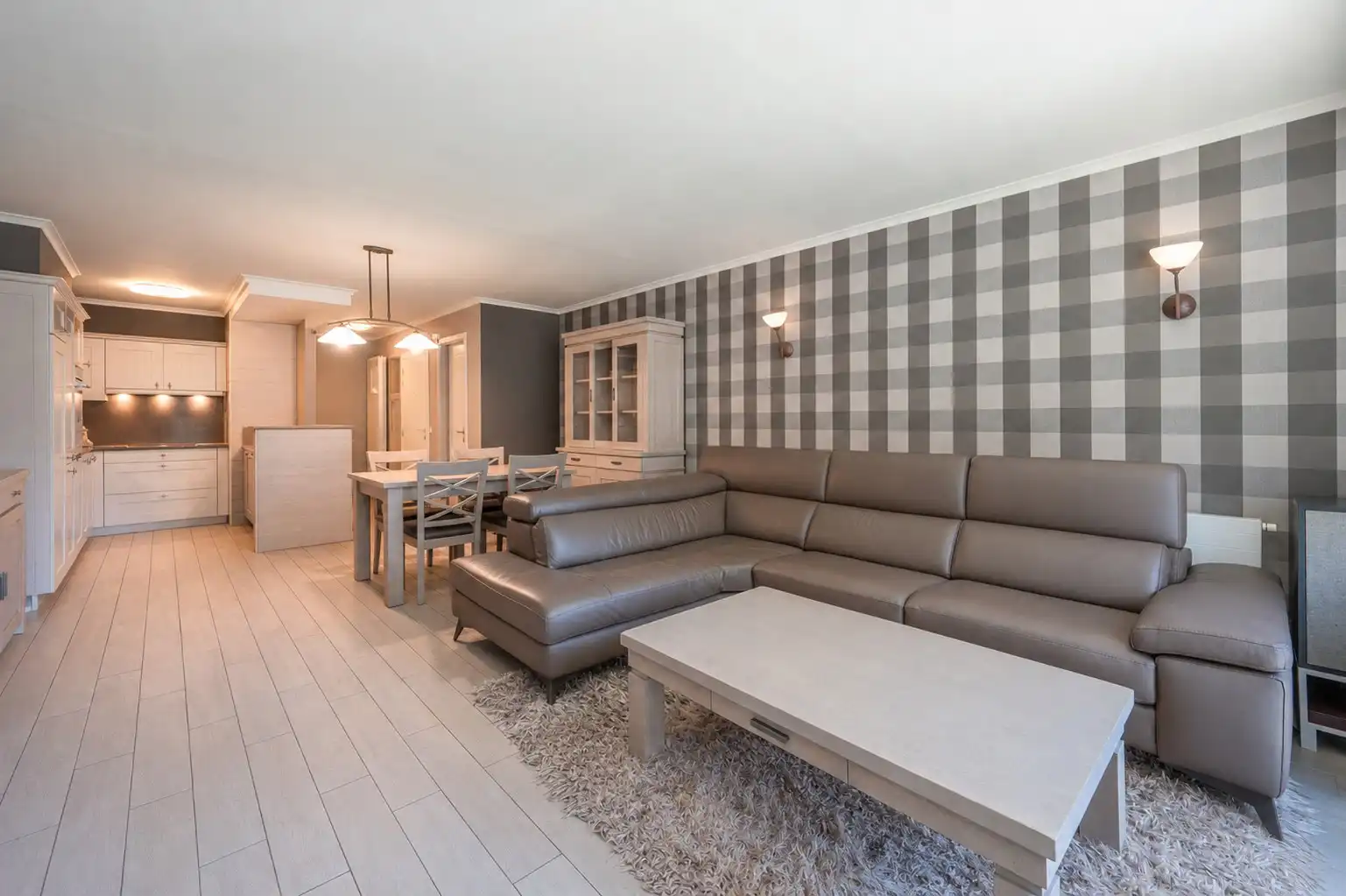 Te koop: Leuk appartement met twee terrassen op toplocatie in de Lippenslaan foto {{pictureIndex}}