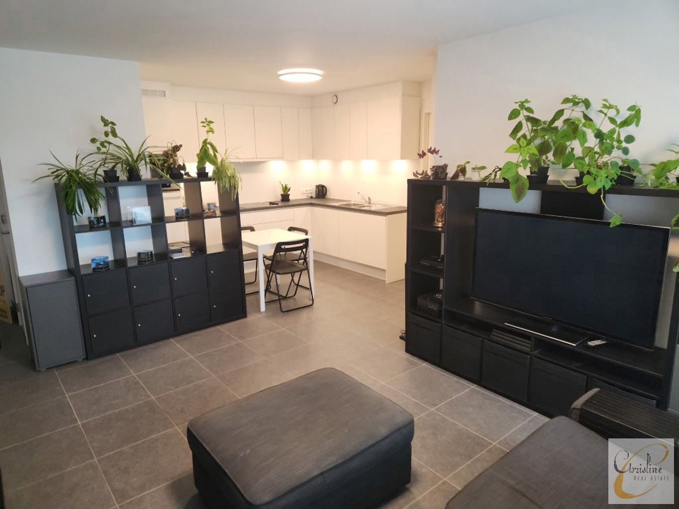 Modern instapklaar appartement met 1 slaapkamer. Topligging foto {{pictureIndex}}
