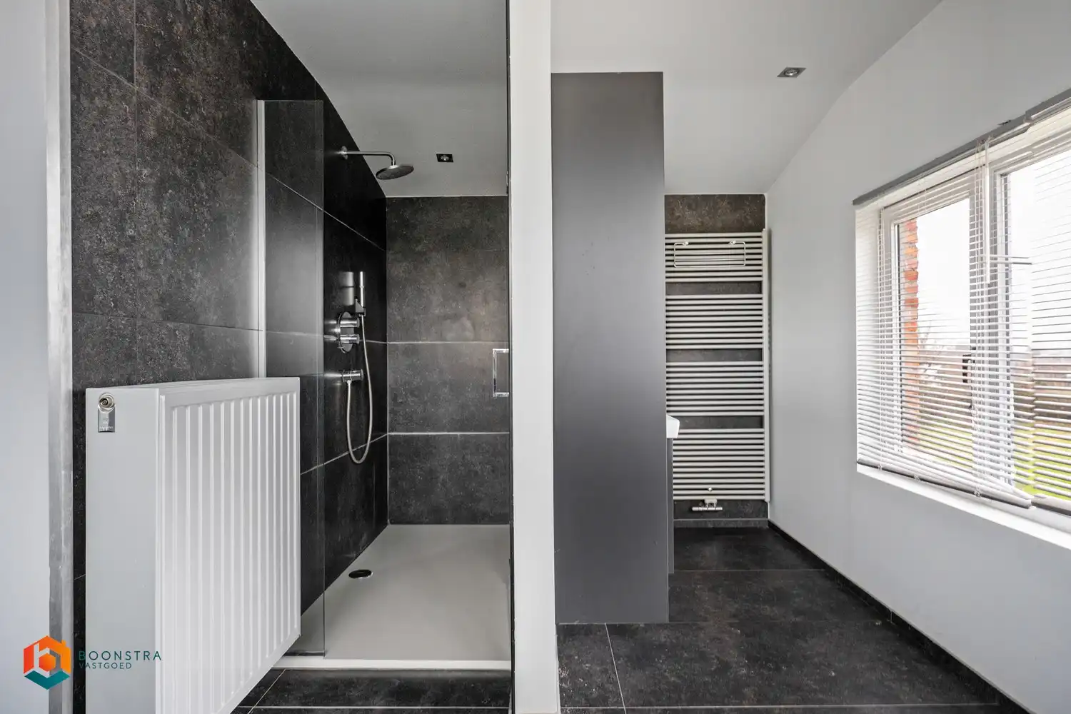 Zonevreemde woning met magazijn te Putte foto 19