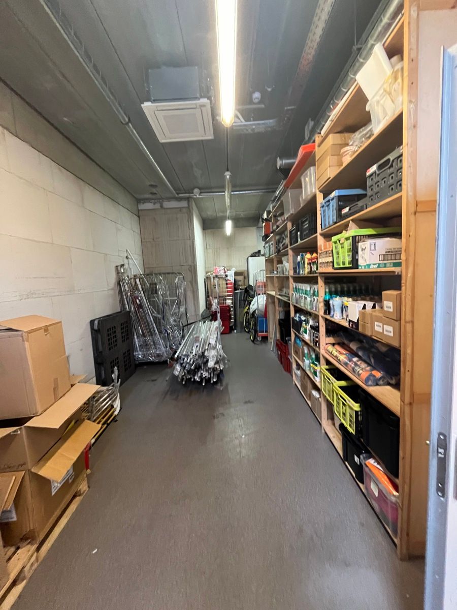 Handelsgelijkvloers te huur – Centrum Lanaken foto 11
