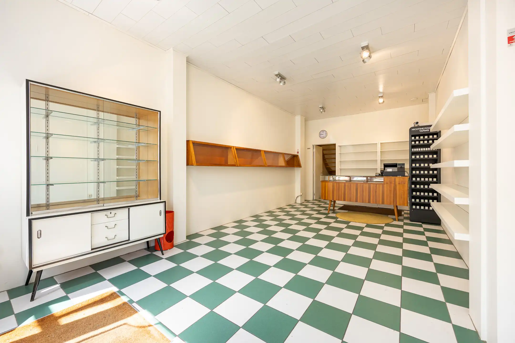 Handelsruimte met instapklaar duplex app nabij Grote Markt. foto 4