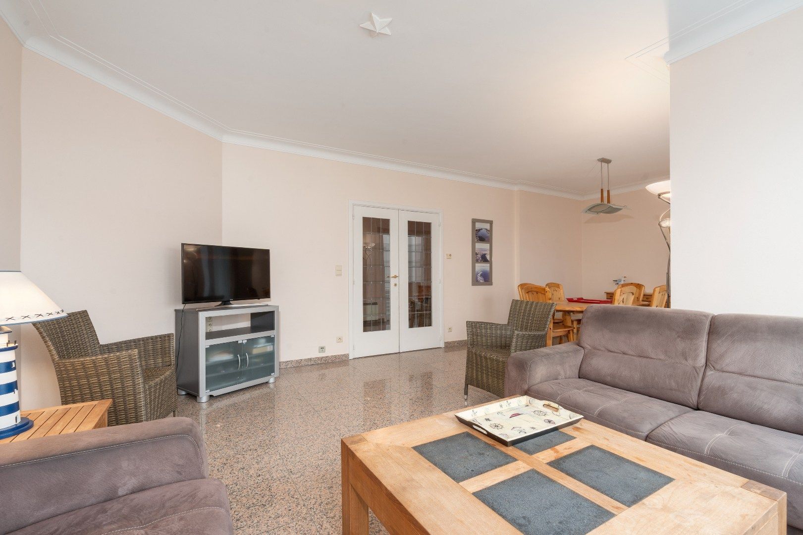 Ruim en lichtrijk appartement met 3 slaapkamers en zijdelings zeezicht vlakbij het Casino. foto 3