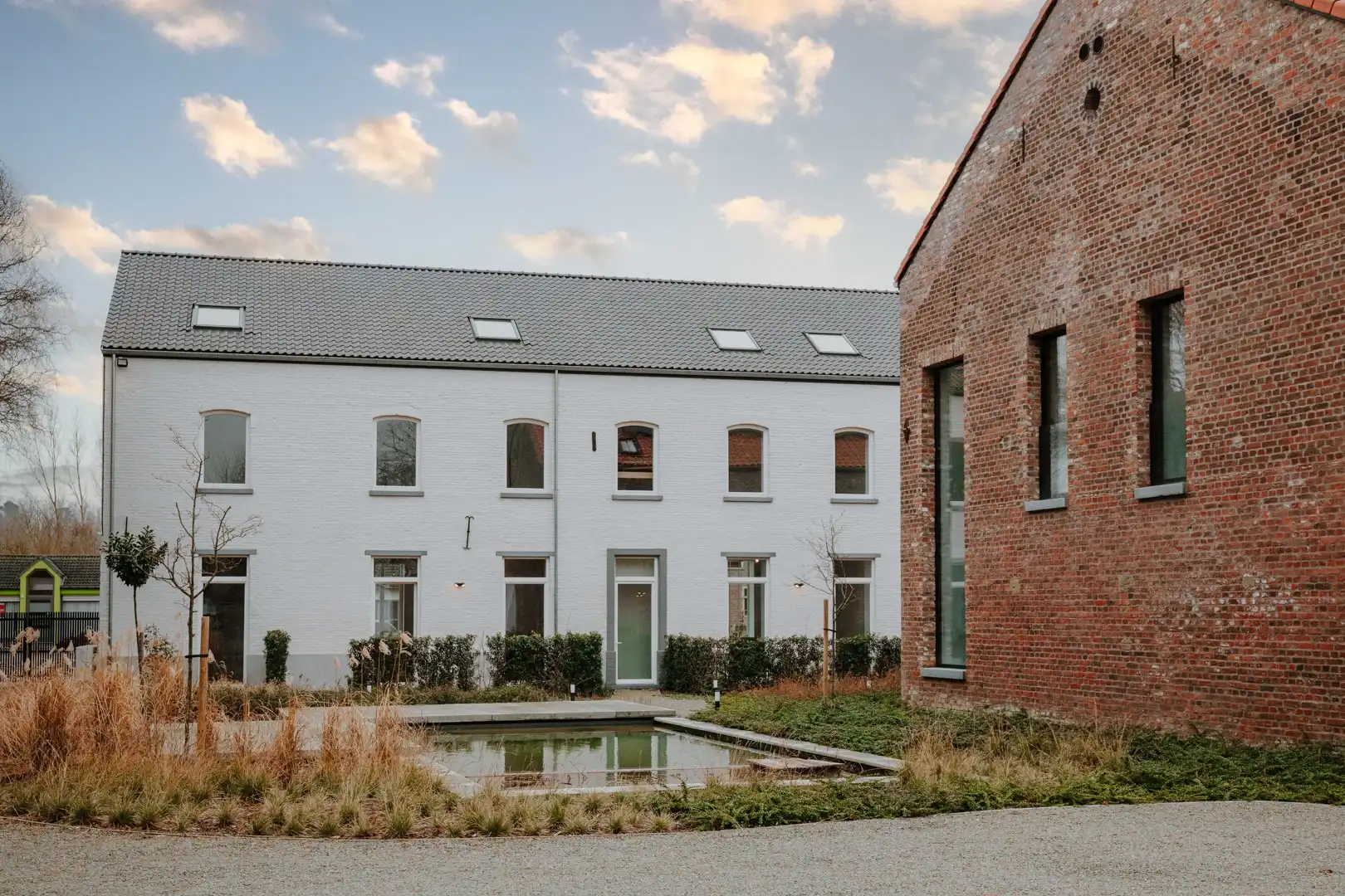 Stijlvolle loftwoning met vier slaapkamers foto {{pictureIndex}}