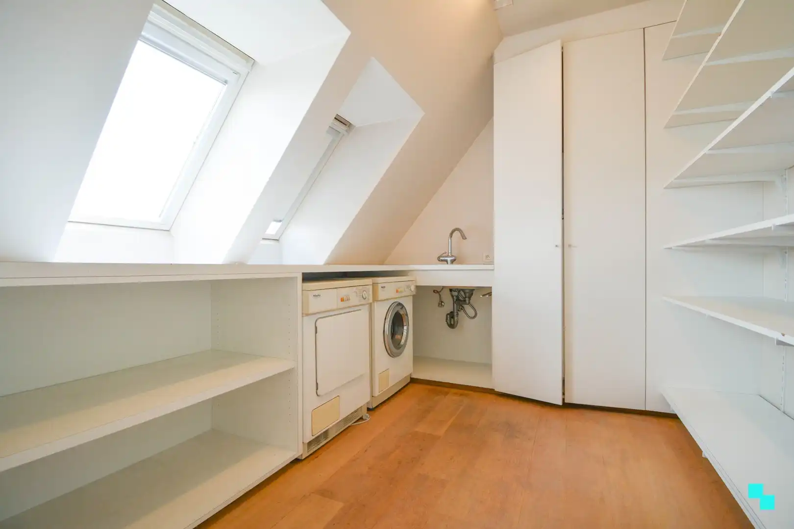 UItzonderlijk ruim appartement aan het water te Roeselare! foto 12