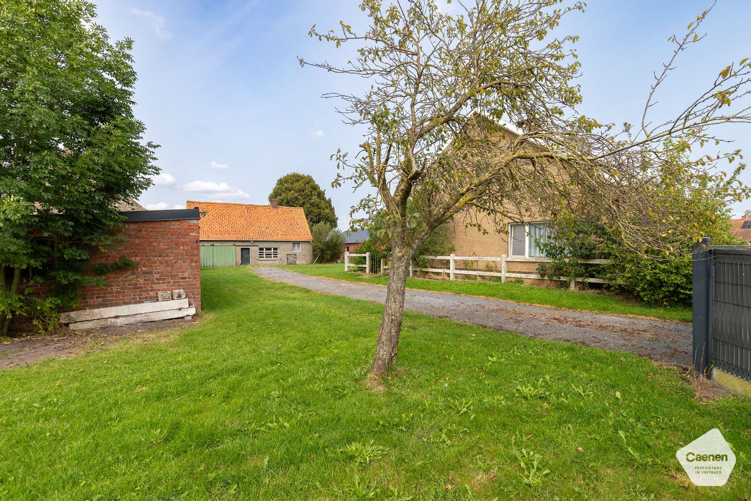 Exclusieve landelijke woning op een mooi perceel van 19869 m² en magnifieke bijgebouwen van bij benadering 1000 m² foto 14