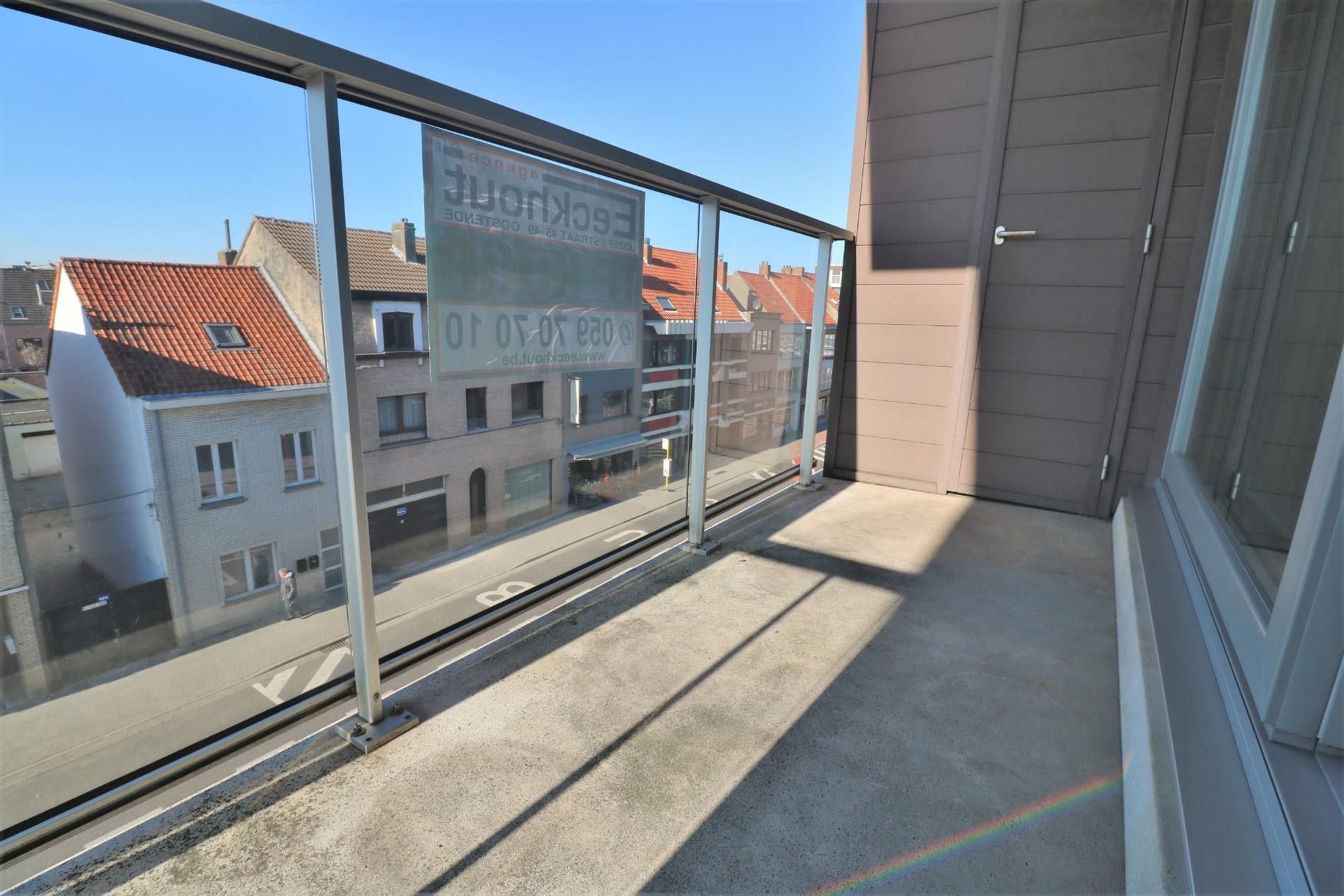  Instapklaar en modern 3-slaapkamer appartement met zonneterras te Oostende! foto 2