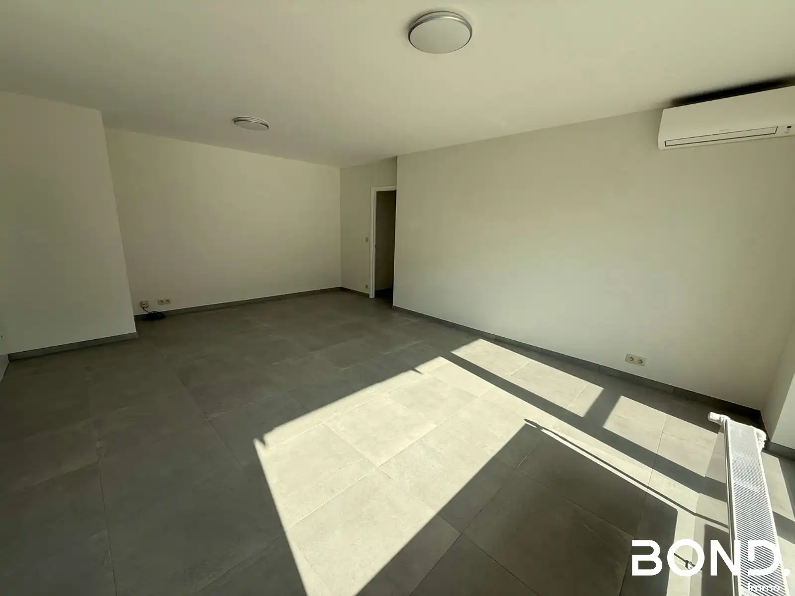 Volledig gerenoveerd appartement met 2 slaapkamers en ruim zonneterras te huur in Heverlee (Leuven) foto 3