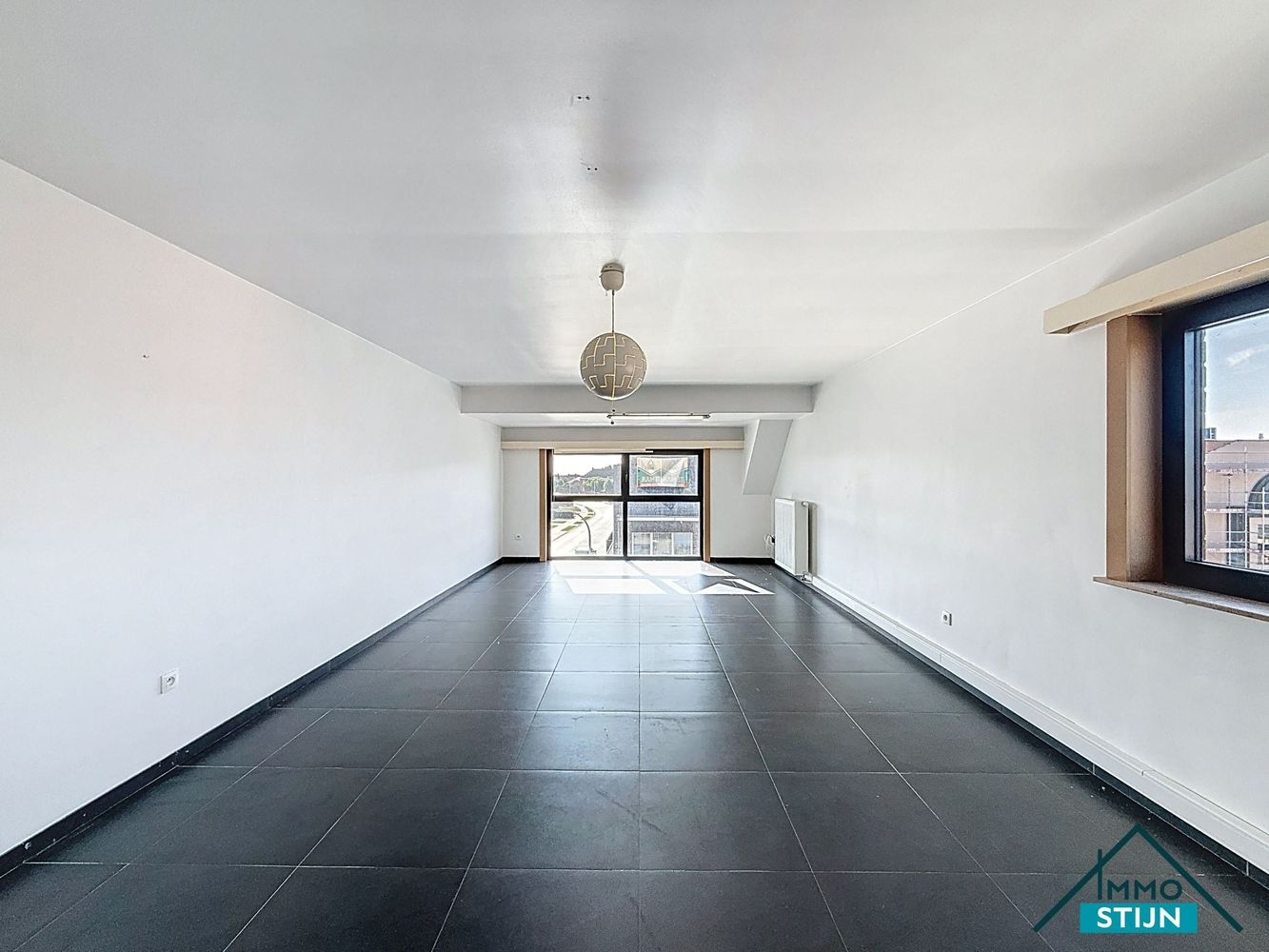 Gerenoveerd appartement met 2 slaapkamers foto 3