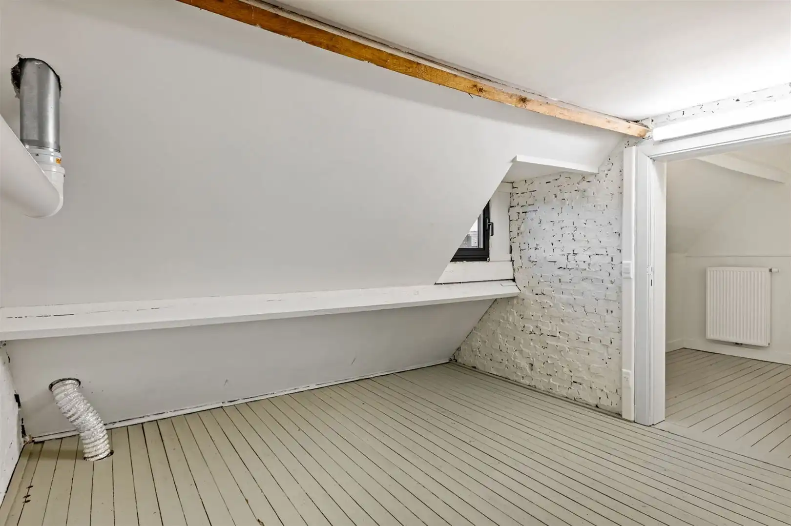 Totaal gerenoveerde woning met 4 à 5 slaapkamers in Ekerse dorpskern. foto 30