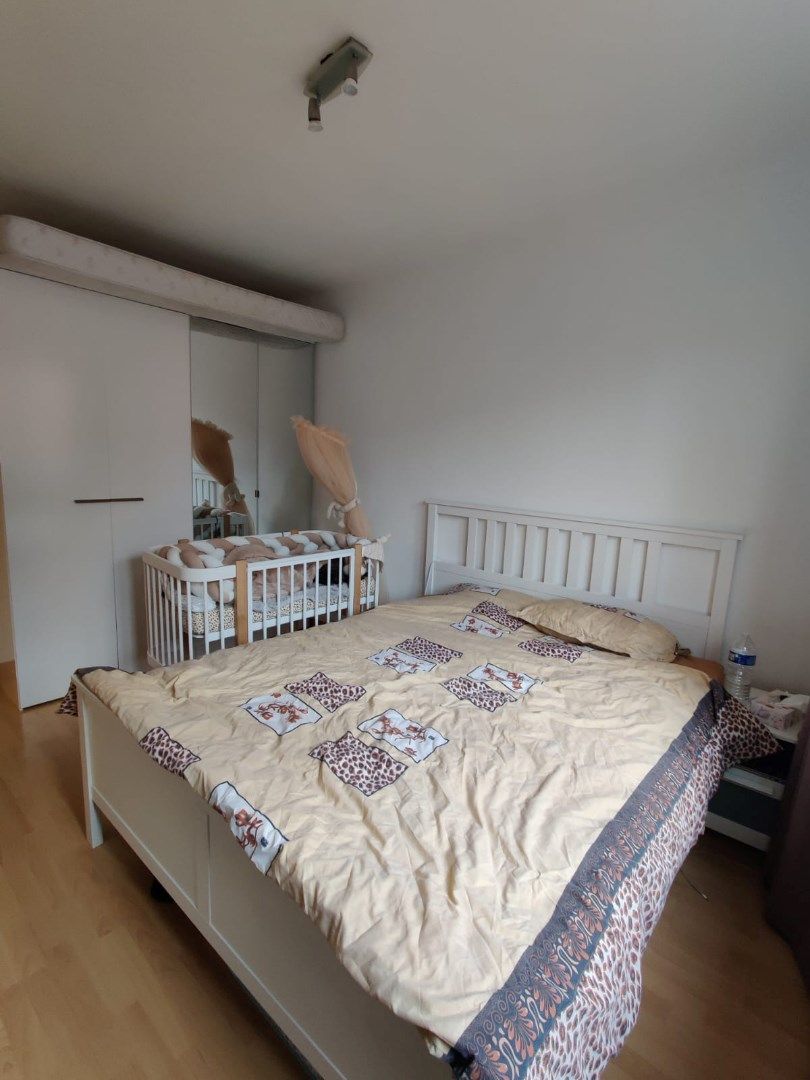 Opbrengsteigendom: 7 appartementen met 3 garages. foto 3