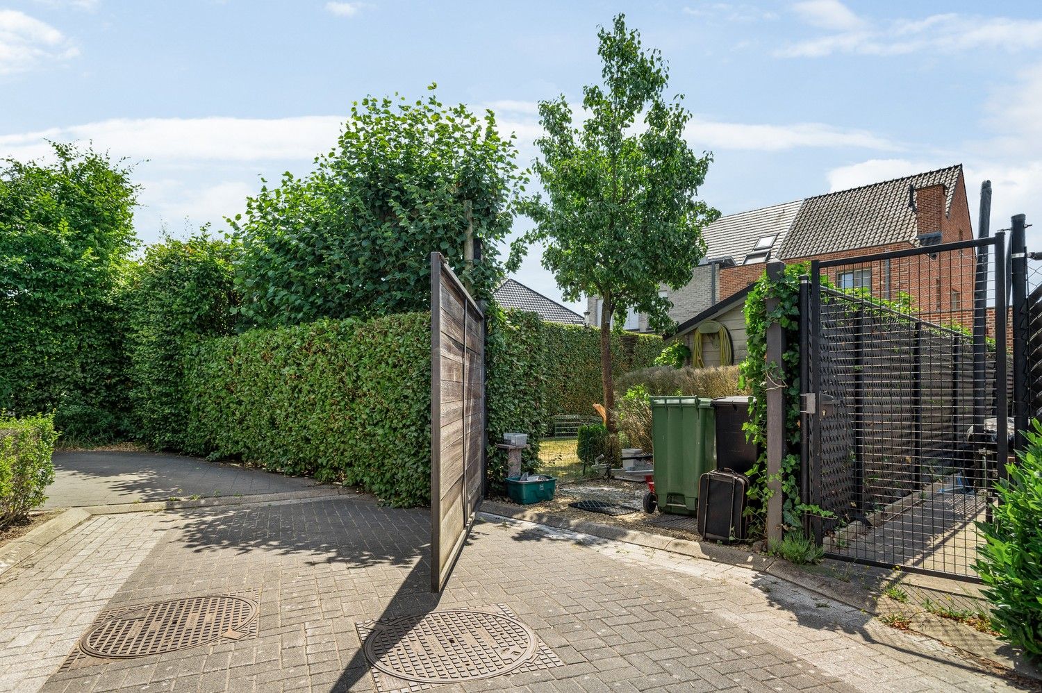 Prachtige woning met 3 ruime slaapkamers, inpandige garage met oprit, tuin & atelier! foto 9